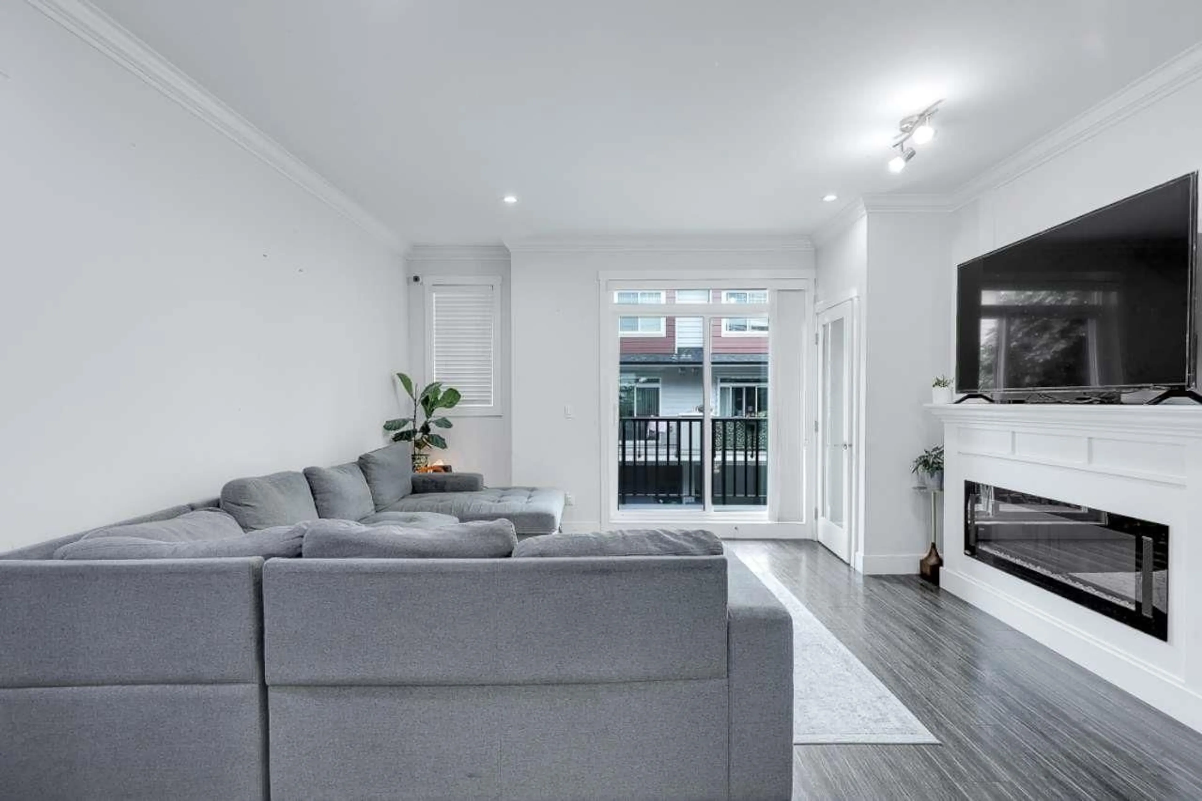 Living room with furniture, unknown for 121 - 13898 64 AVENUE, Surrey British Columbia V3W1L6