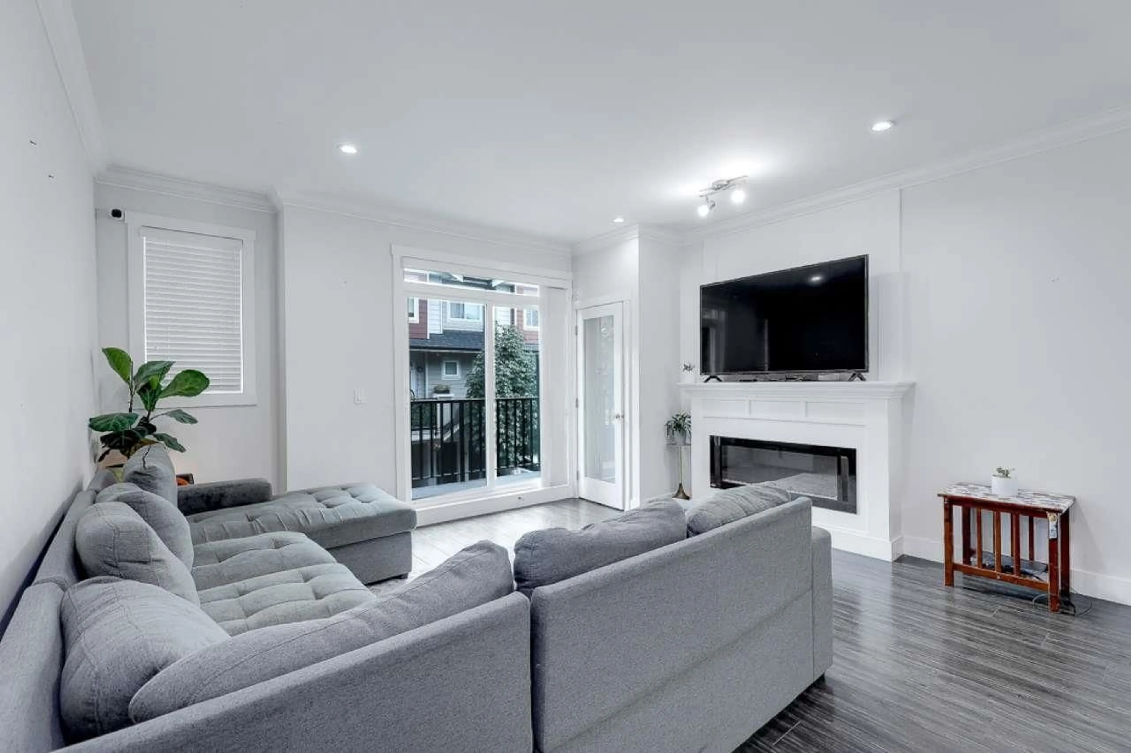 Living room with furniture, unknown for 121 - 13898 64 AVENUE, Surrey British Columbia V3W1L6