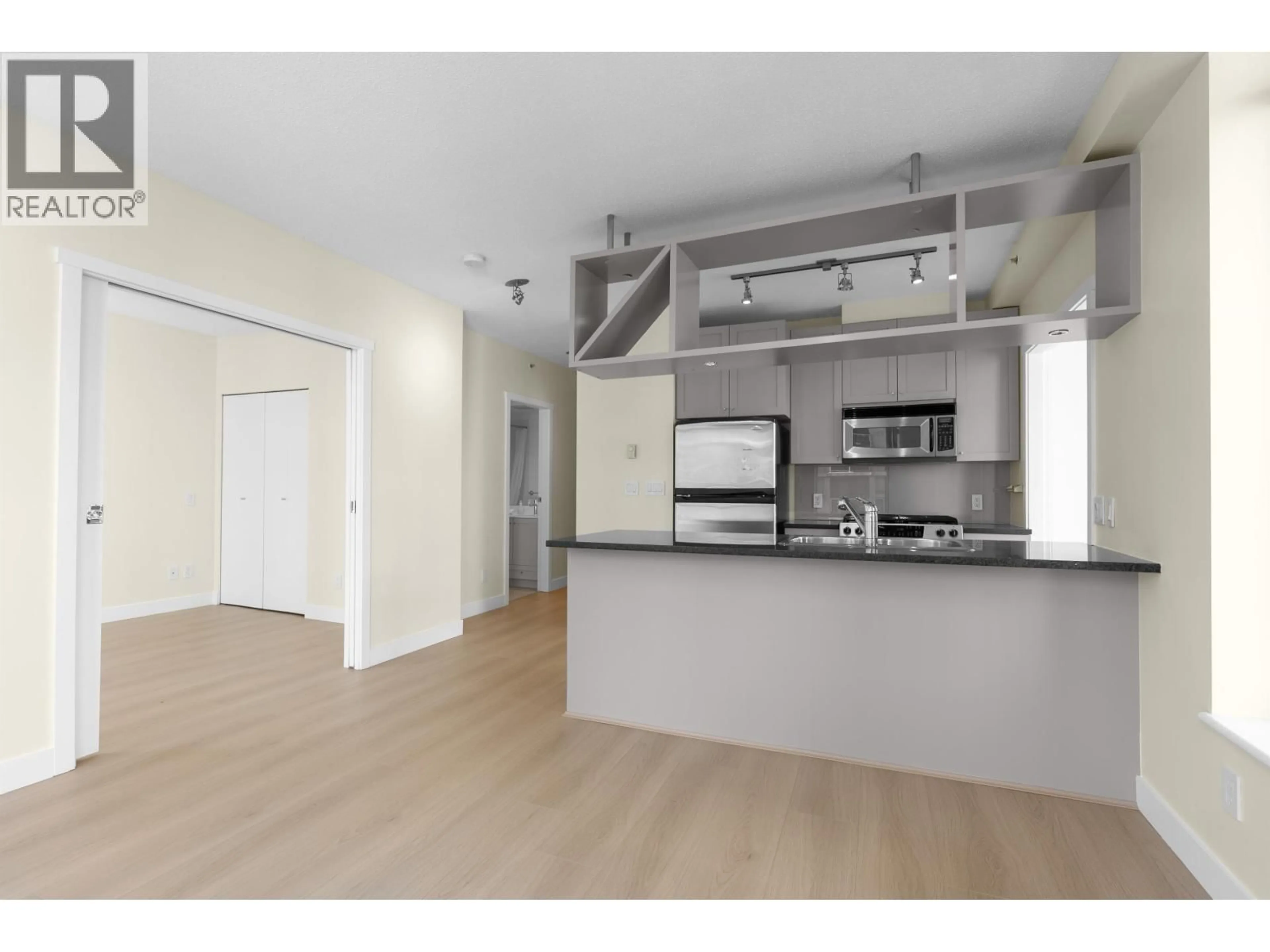 Open concept kitchen, wood/laminate floor for 1001 HOMER STREET, Vancouver British Columbia V6B1M9