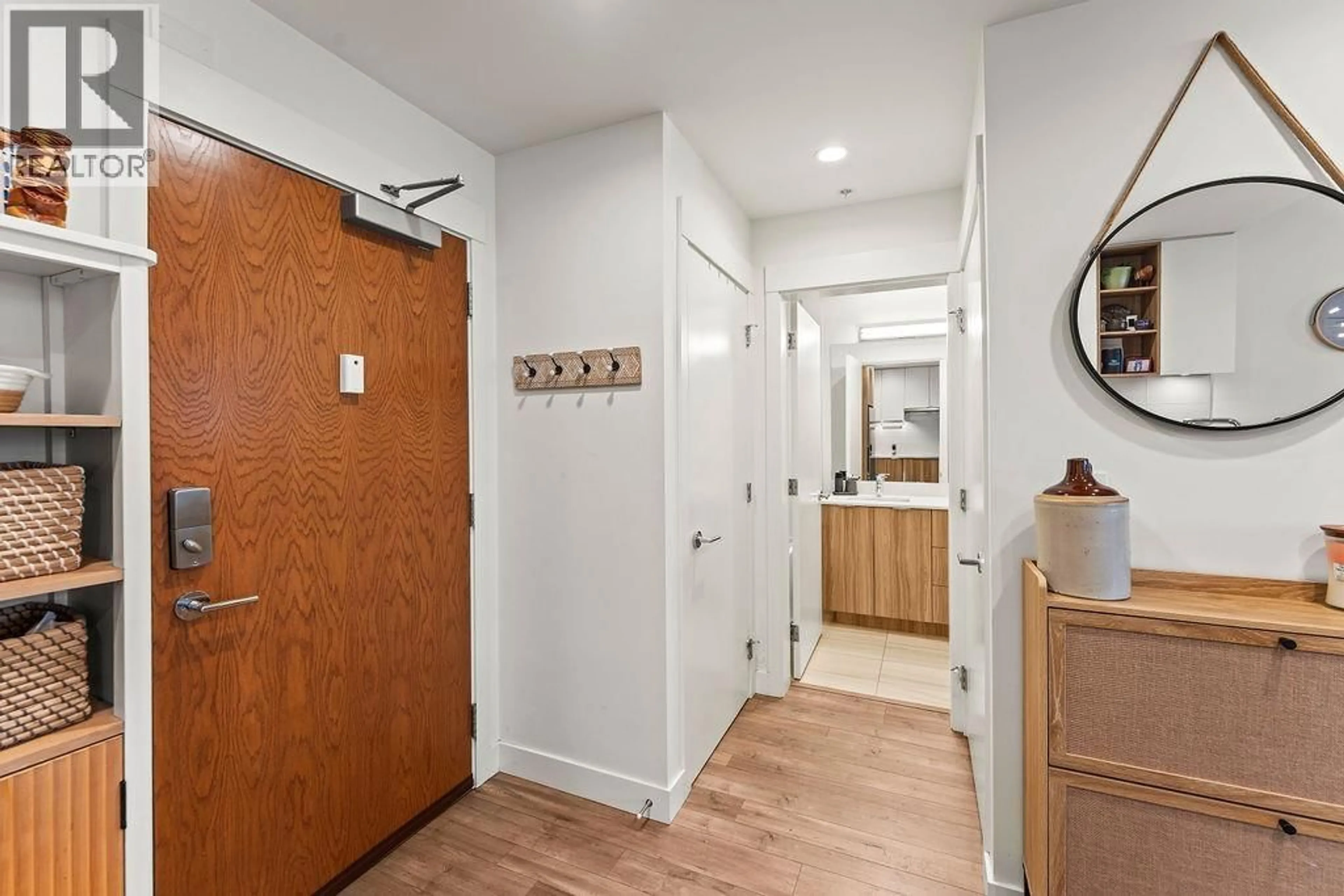 Indoor entryway for 101 - 750 DOGWOOD STREET, Coquitlam British Columbia V3J4B7