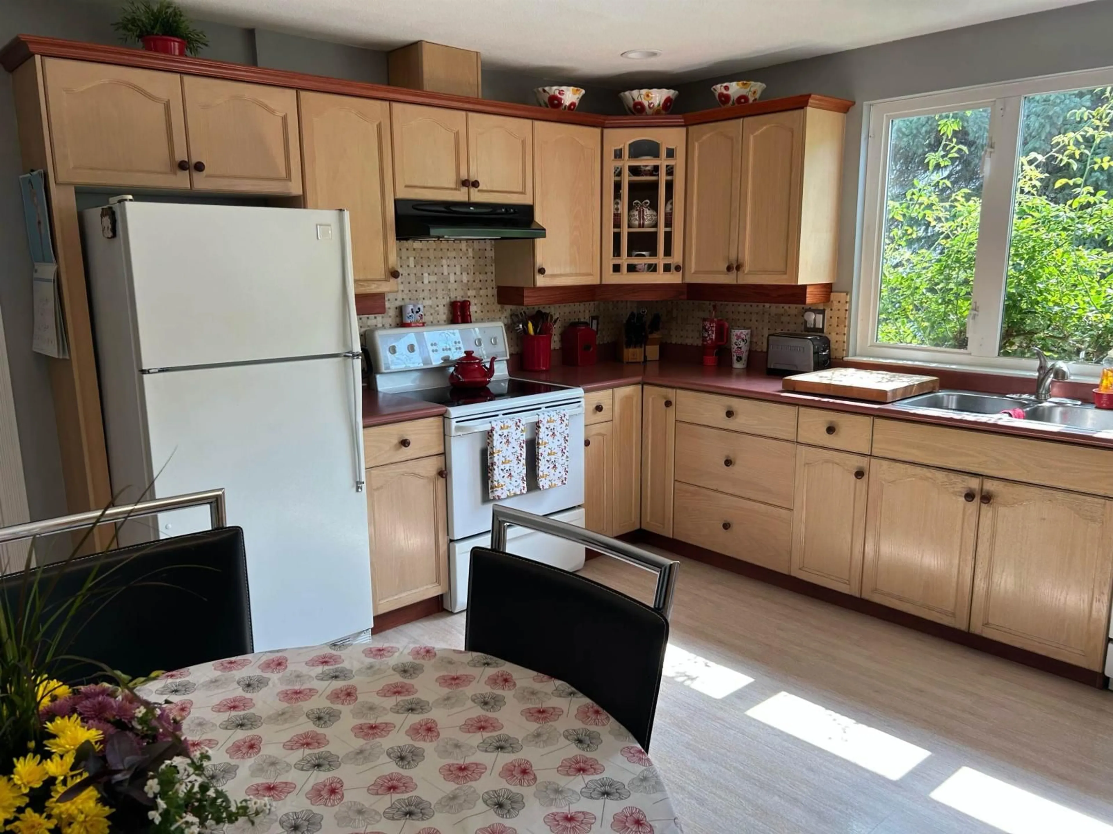 Standard kitchen, unknown for 7597 WREN STREET, Mission British Columbia V2V3C2