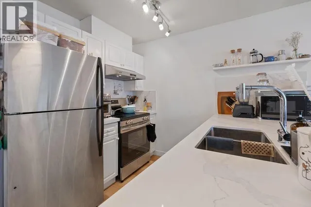211 - 3628 RAE AVENUE, Vancouver 3