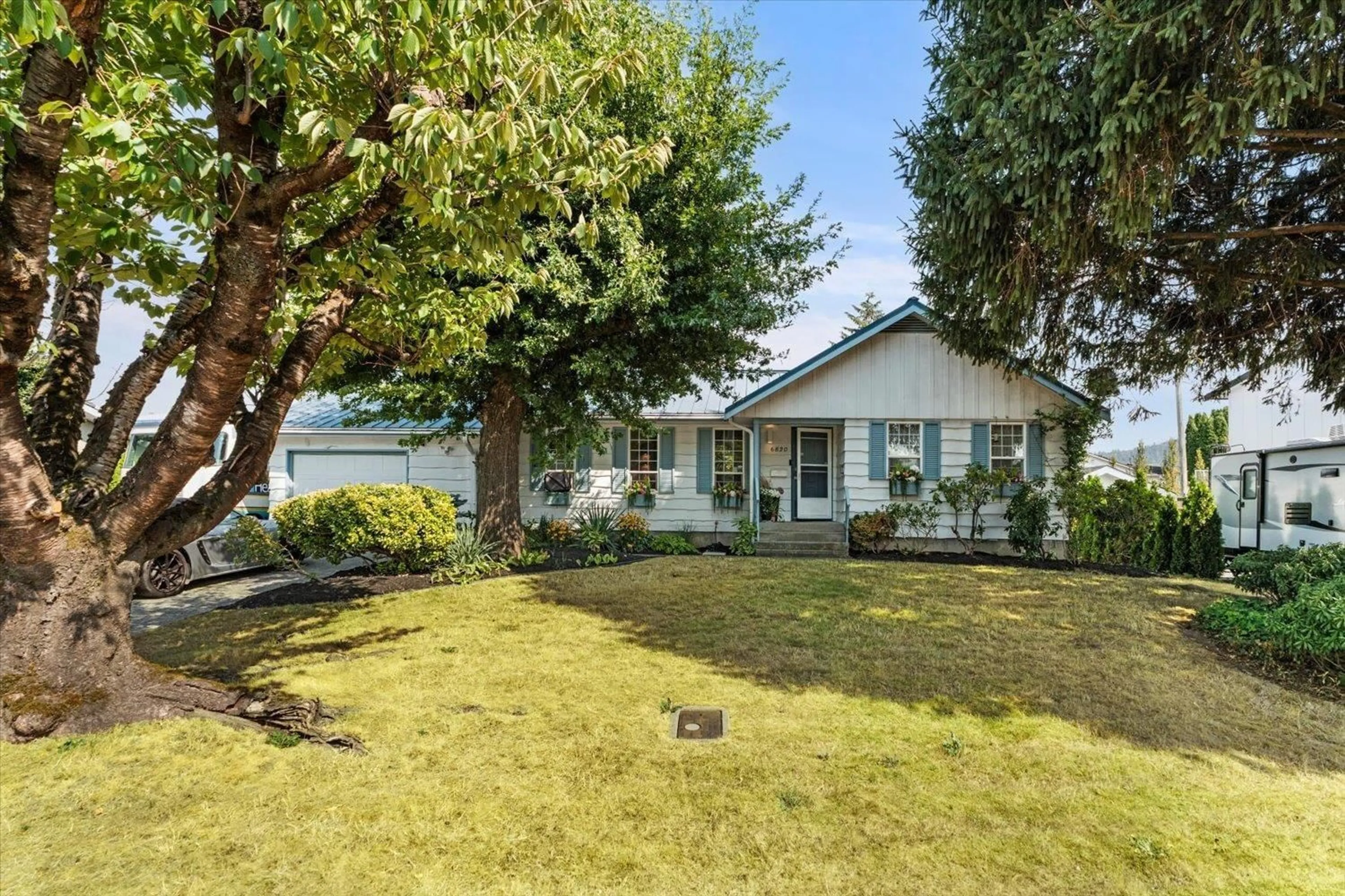 A pic from outside/outdoor area/front of a property/back of a property/a pic from drone, street for 6820 CASABELLO DRIVE, Chilliwack British Columbia V2R2R3