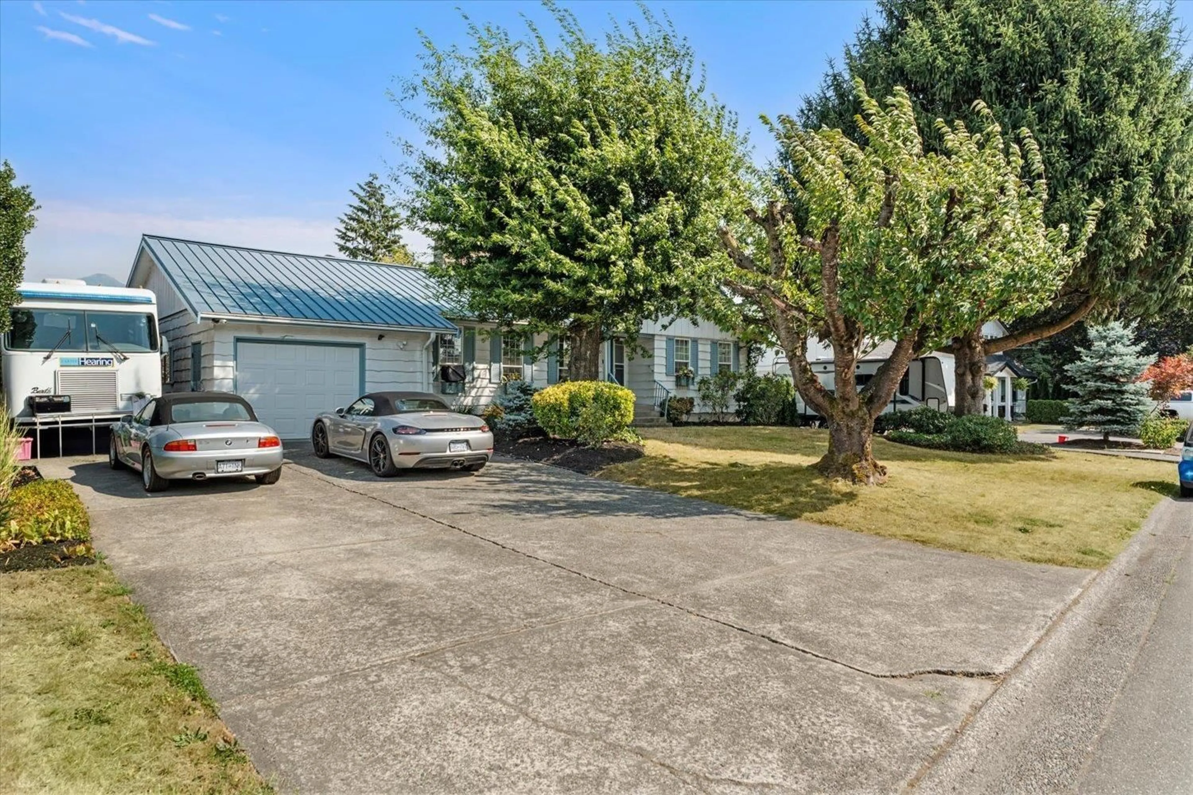 A pic from outside/outdoor area/front of a property/back of a property/a pic from drone, street for 6820 CASABELLO DRIVE, Chilliwack British Columbia V2R2R3