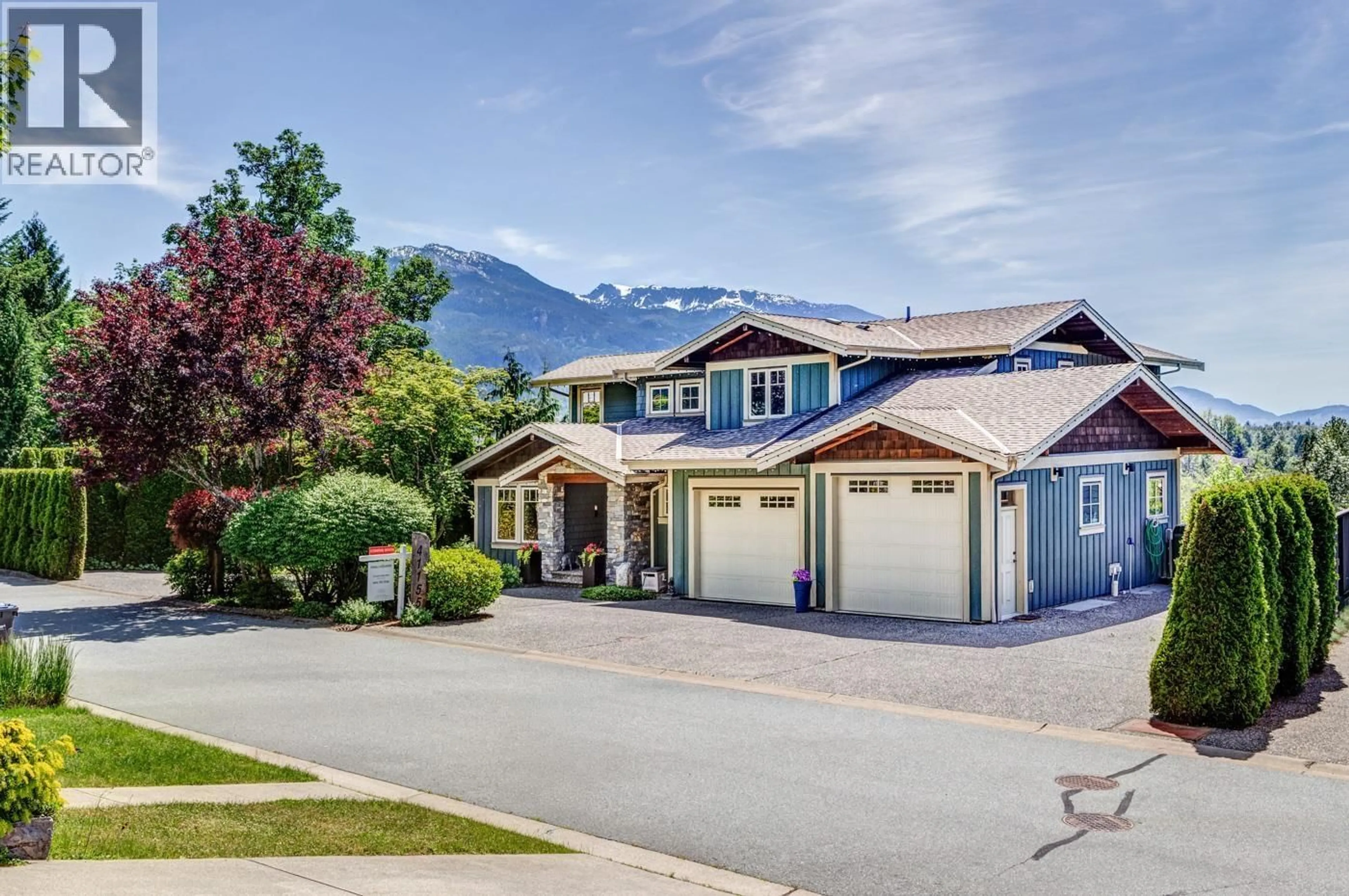 A pic from outside/outdoor area/front of a property/back of a property/a pic from drone, mountain view for 41155 ROCKRIDGE PLACE, Squamish British Columbia V8B0S4