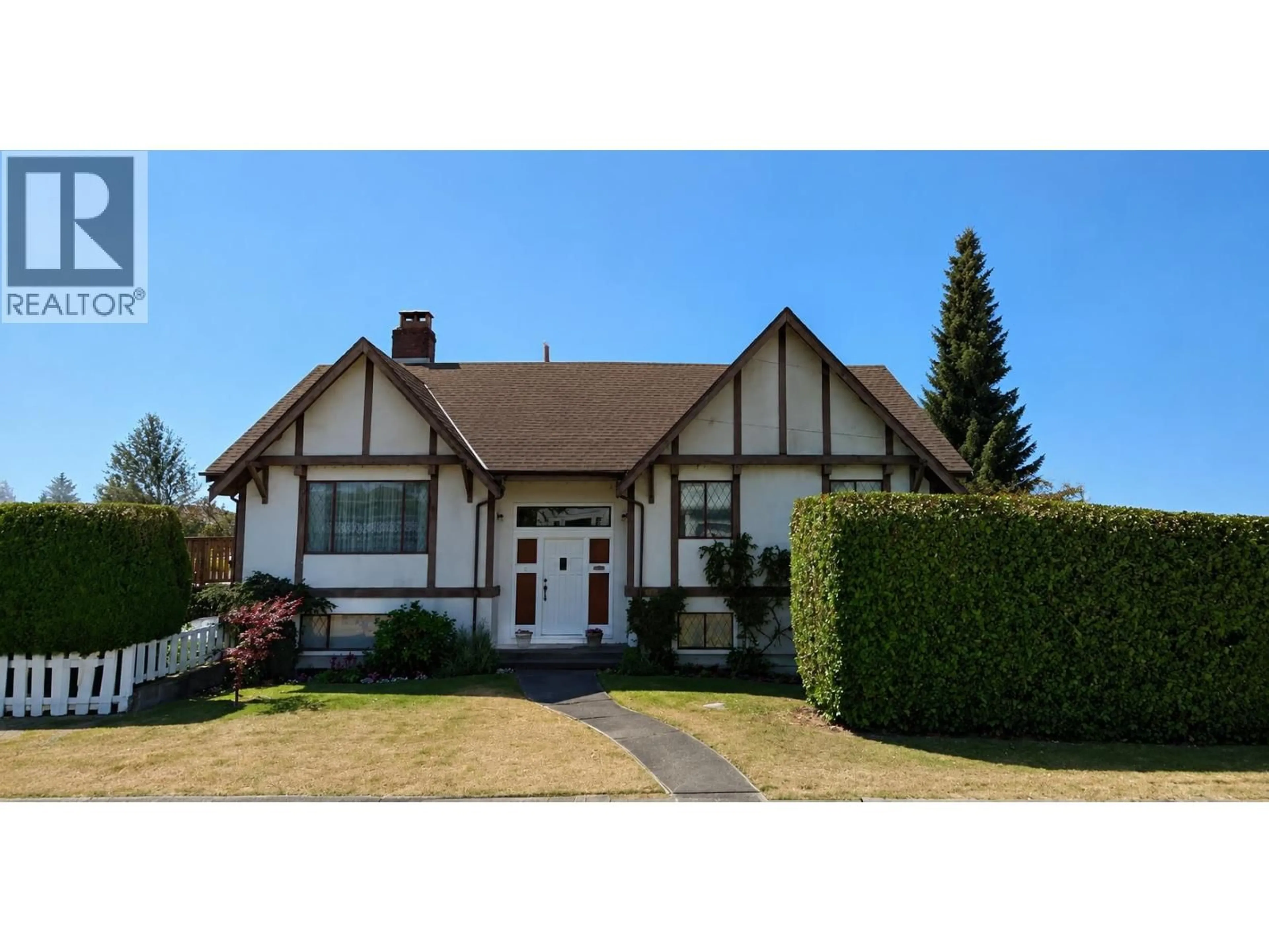 Home with vinyl exterior material, street for 4922 IRMIN STREET, Burnaby British Columbia V5J1Y5
