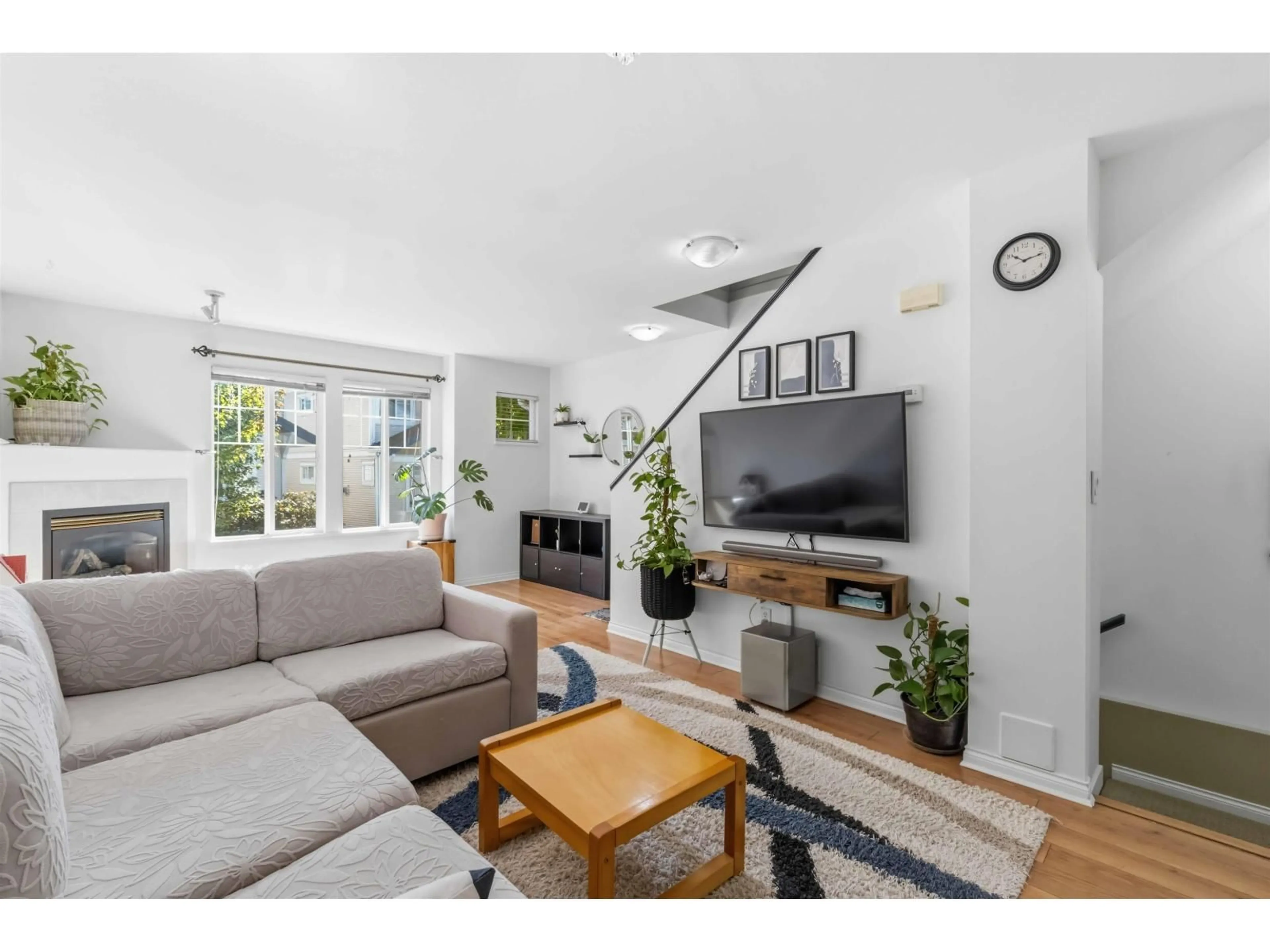 Living room with furniture, unknown for 16 - 6533 121 STREET, Surrey British Columbia V3W1M5