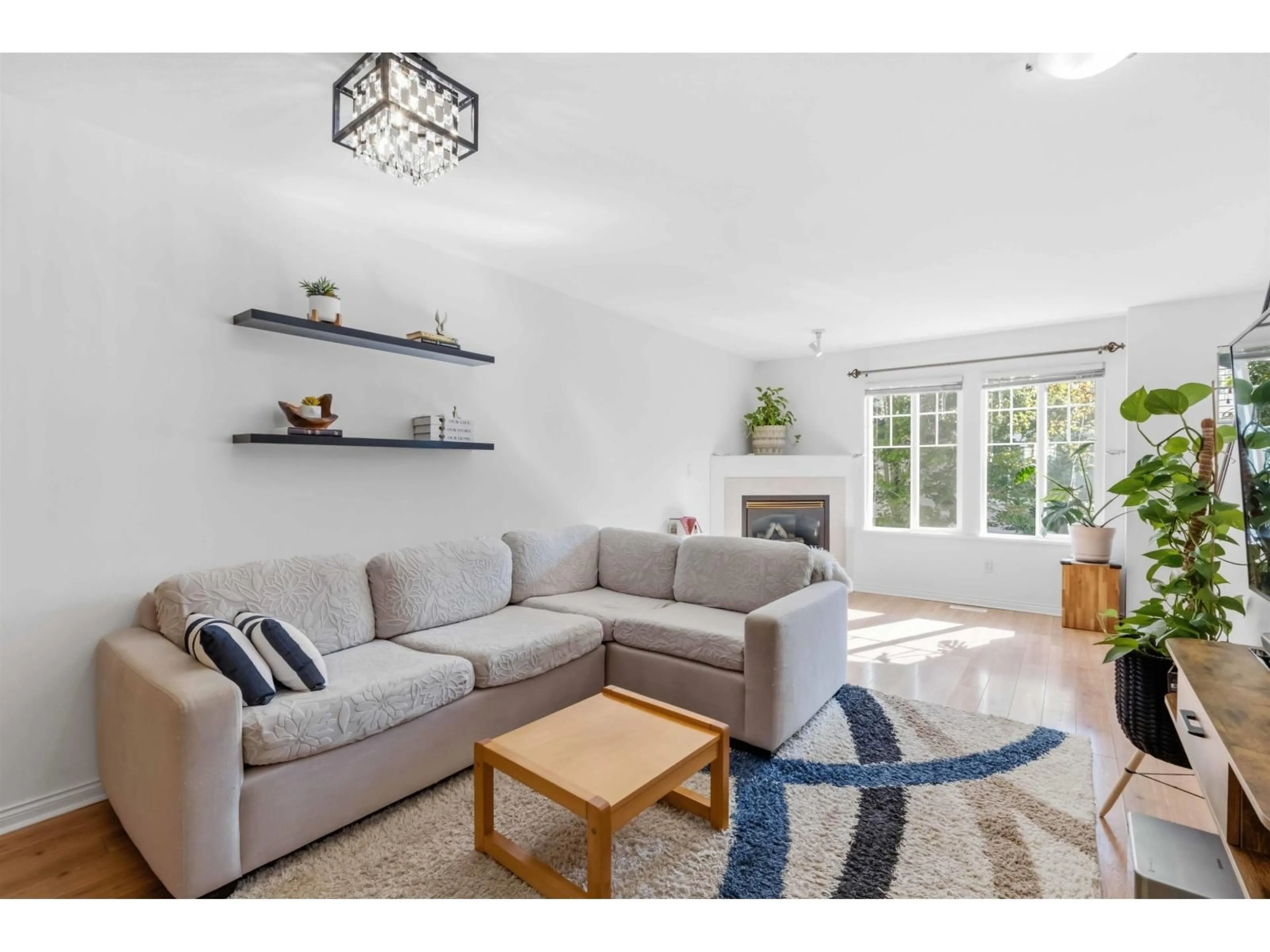Living room with furniture, unknown for 16 - 6533 121 STREET, Surrey British Columbia V3W1M5