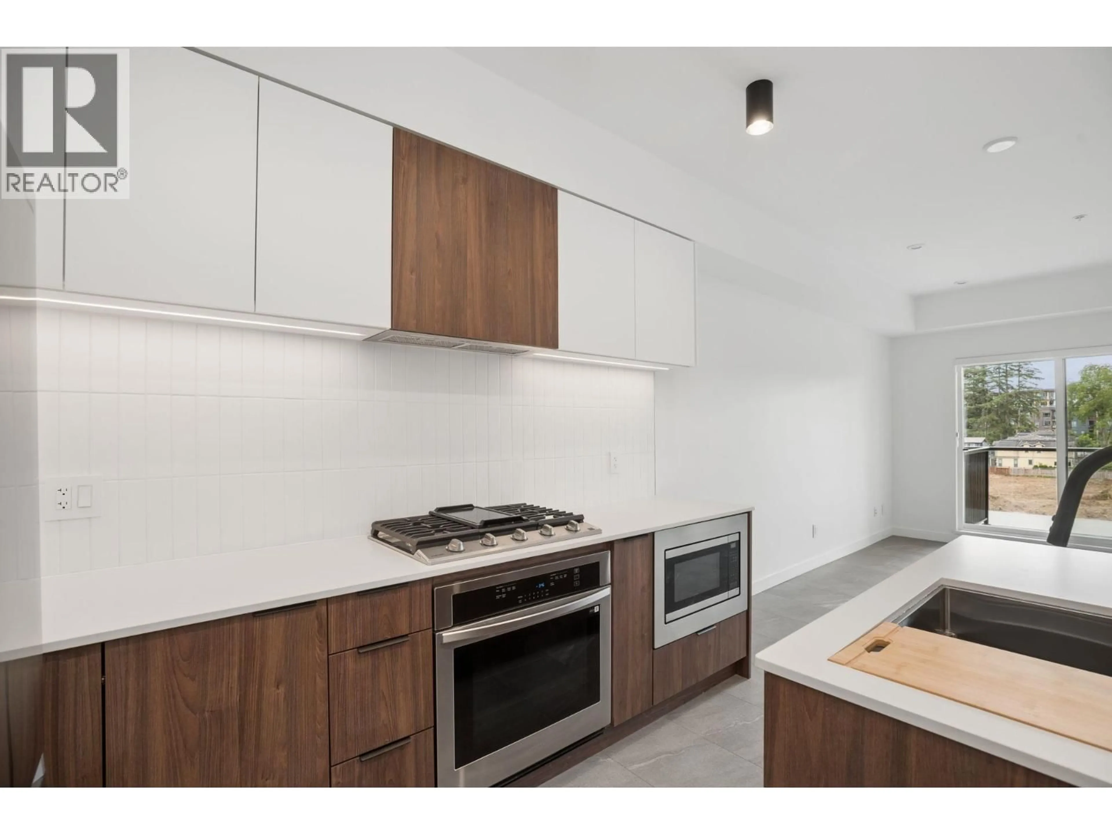 Standard kitchen, unknown for 612 - 623 KEMSLEY AVENUE, Coquitlam British Columbia V3J0L8