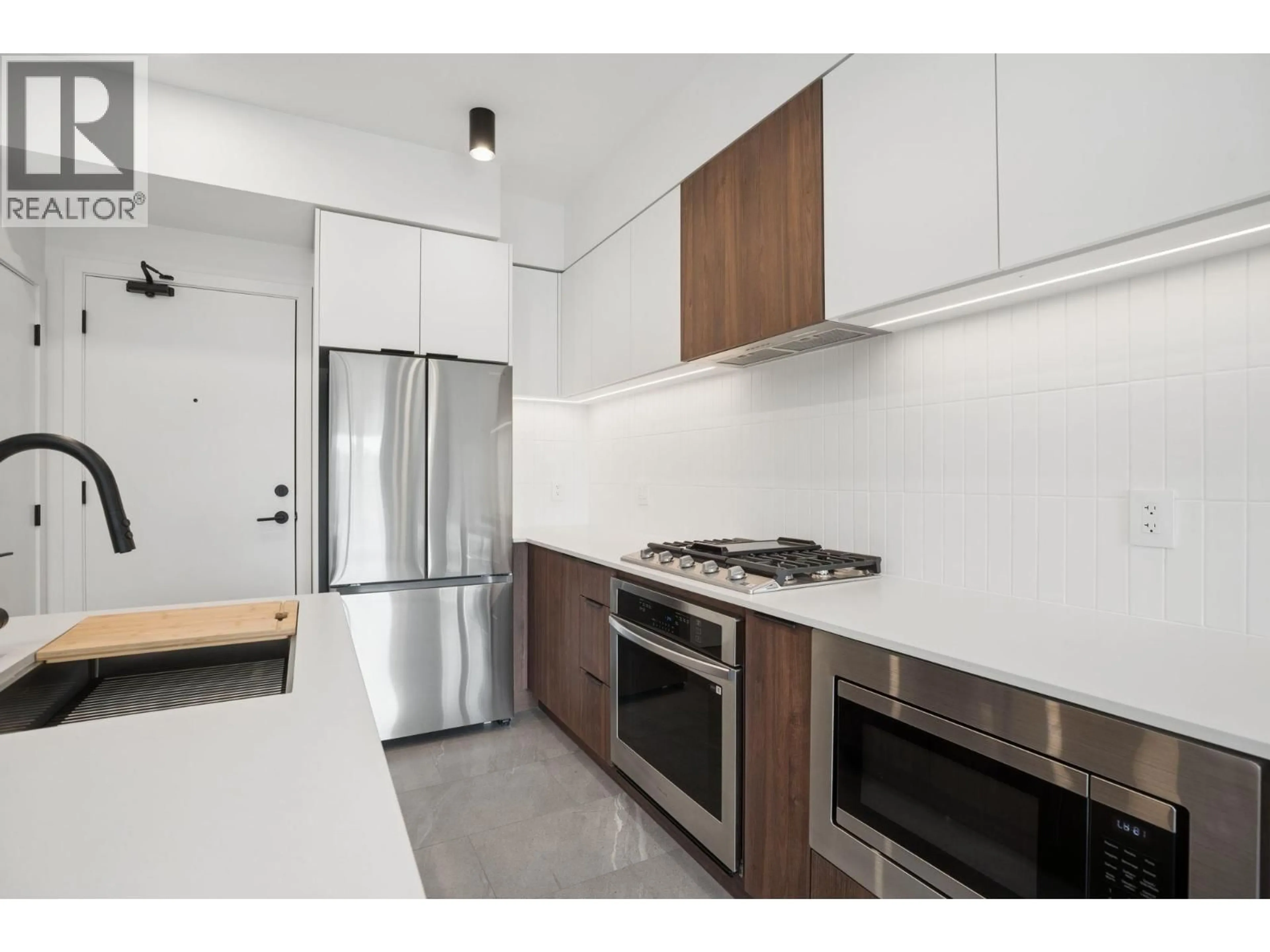 Standard kitchen, unknown for 612 - 623 KEMSLEY AVENUE, Coquitlam British Columbia V3J0L8