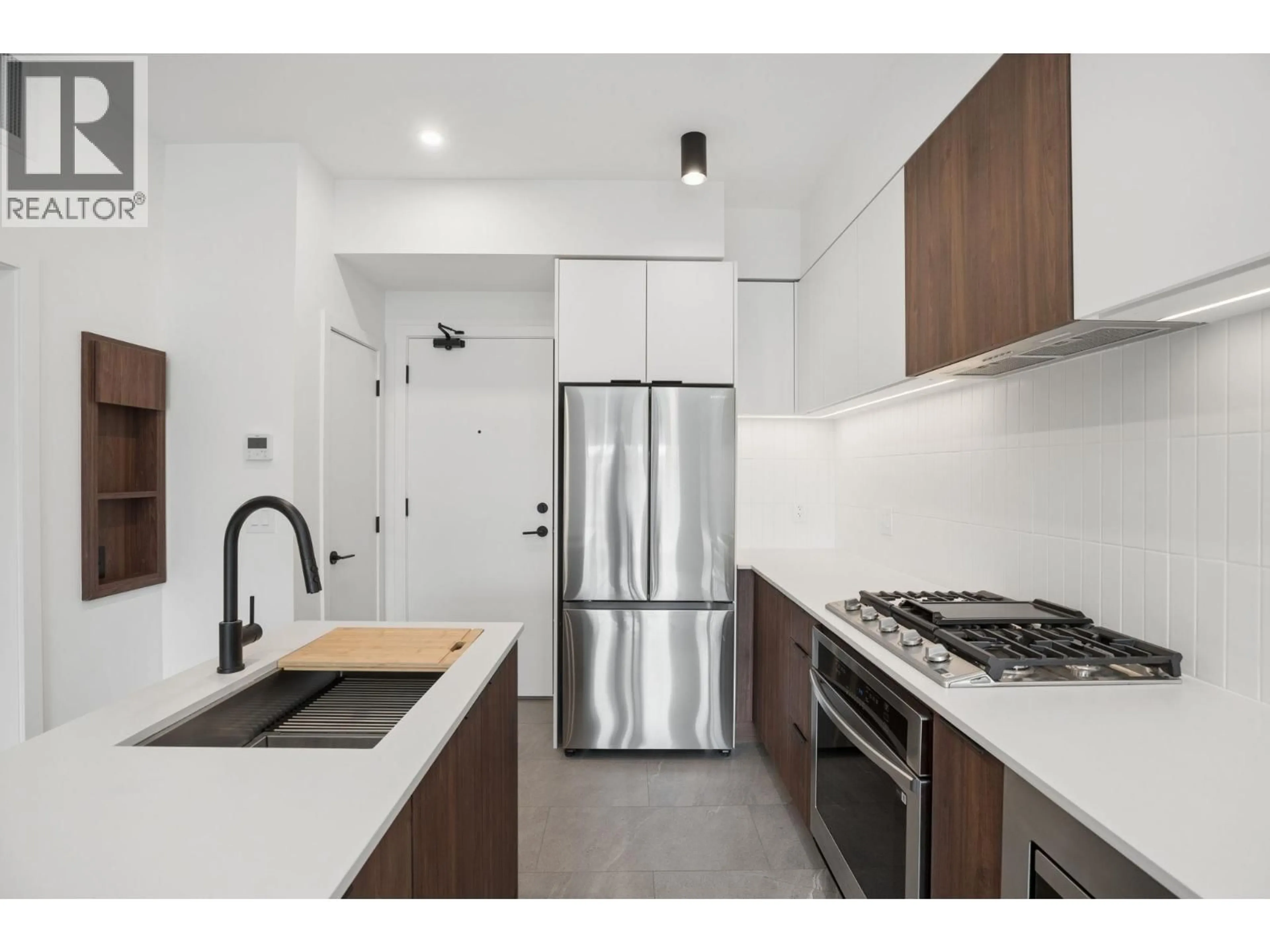 Standard kitchen, ceramic/tile floor for 612 - 623 KEMSLEY AVENUE, Coquitlam British Columbia V3J0L8