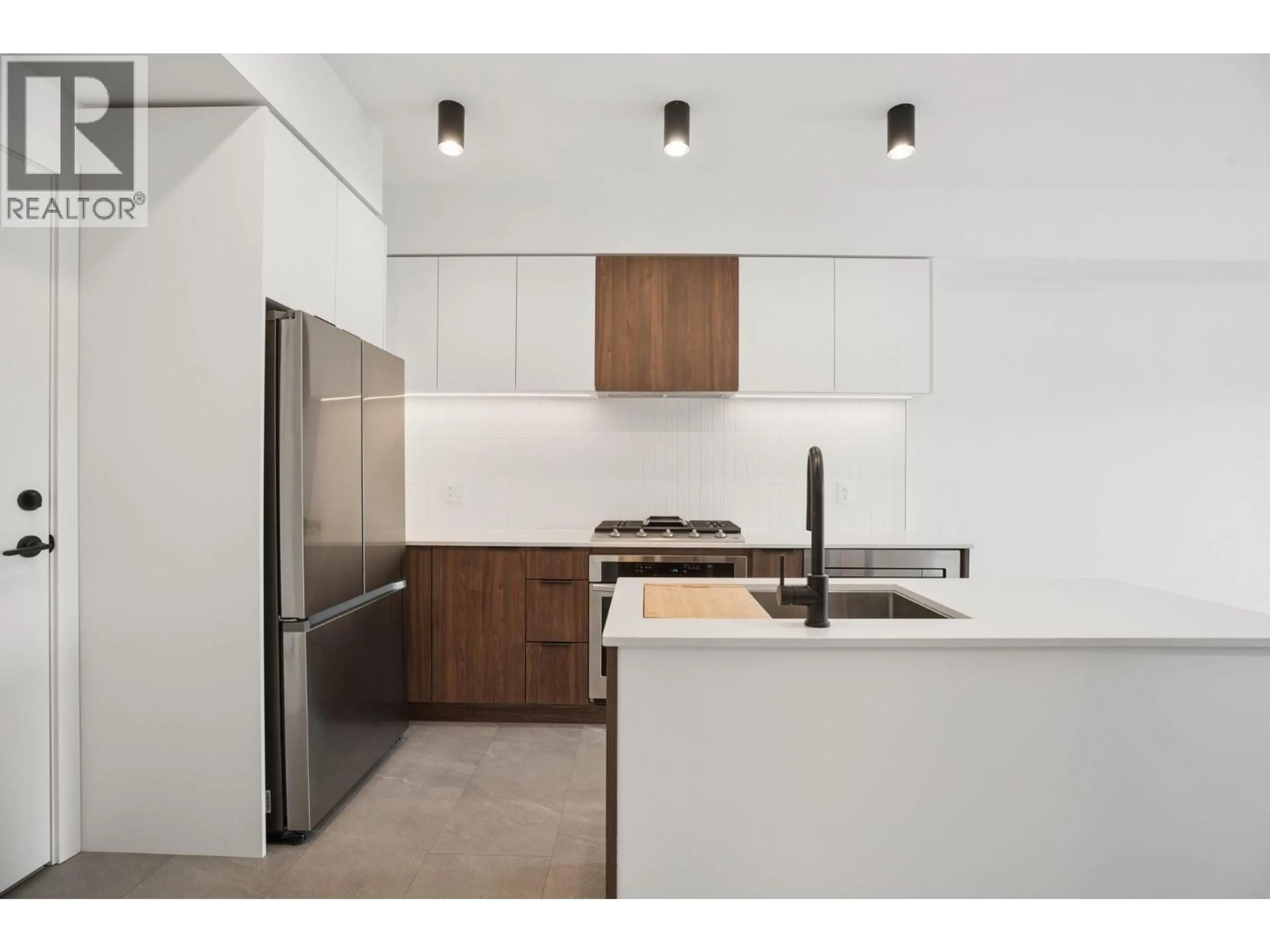 Standard kitchen, unknown for 612 - 623 KEMSLEY AVENUE, Coquitlam British Columbia V3J0L8
