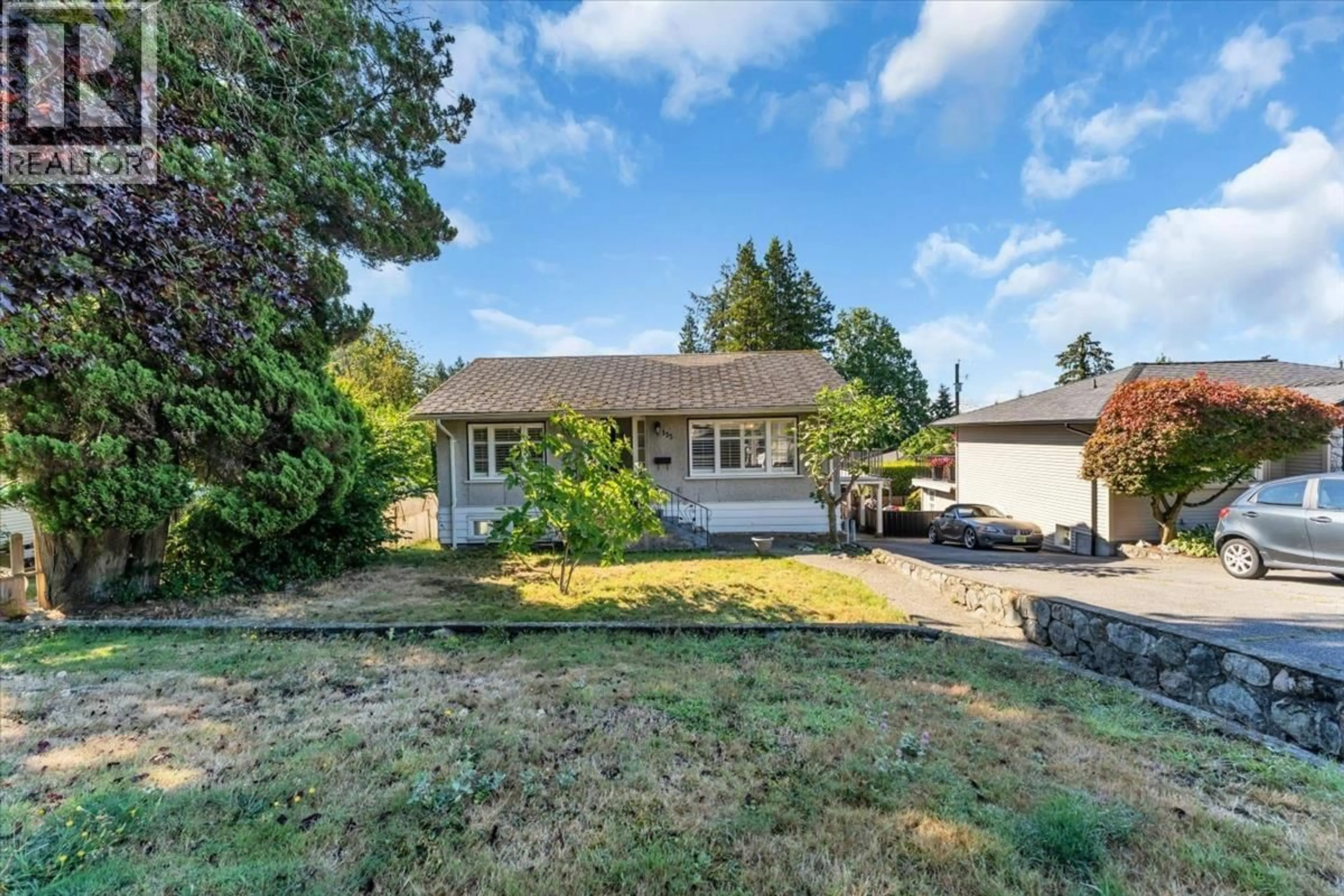A pic from outside/outdoor area/front of a property/back of a property/a pic from drone, street for 135 27 STREET, North Vancouver British Columbia V7N1B3