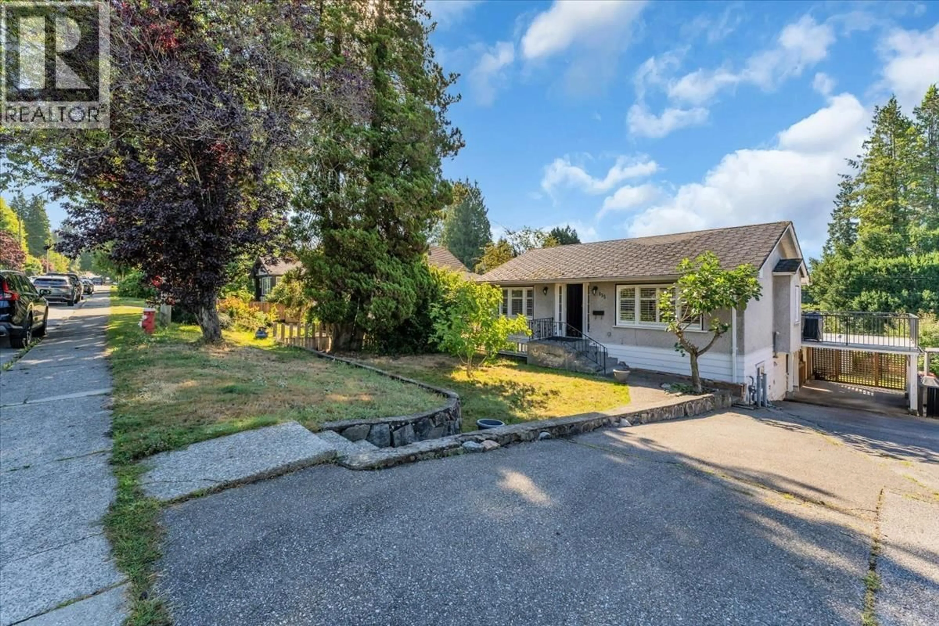A pic from outside/outdoor area/front of a property/back of a property/a pic from drone, street for 135 27 STREET, North Vancouver British Columbia V7N1B3