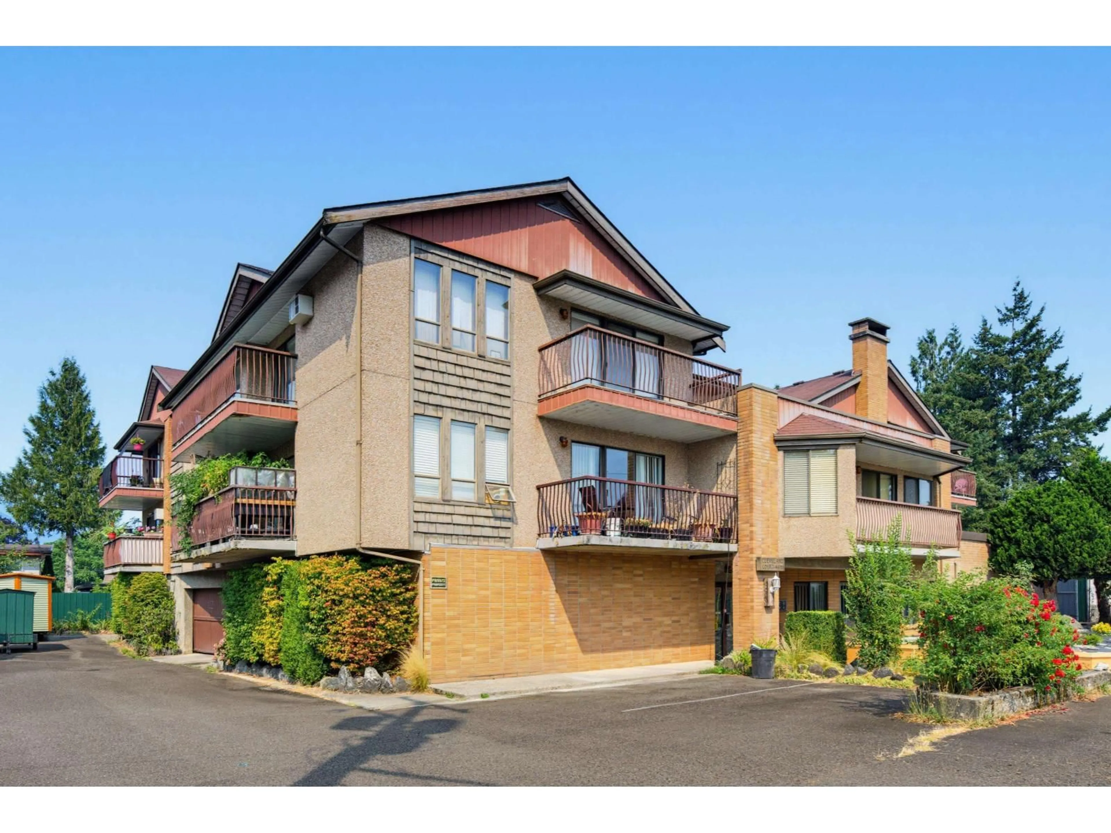A pic from outside/outdoor area/front of a property/back of a property/a pic from drone, unknown for 105 - 46195 CLEVELAND AVENUE, Chilliwack British Columbia V2P2X5