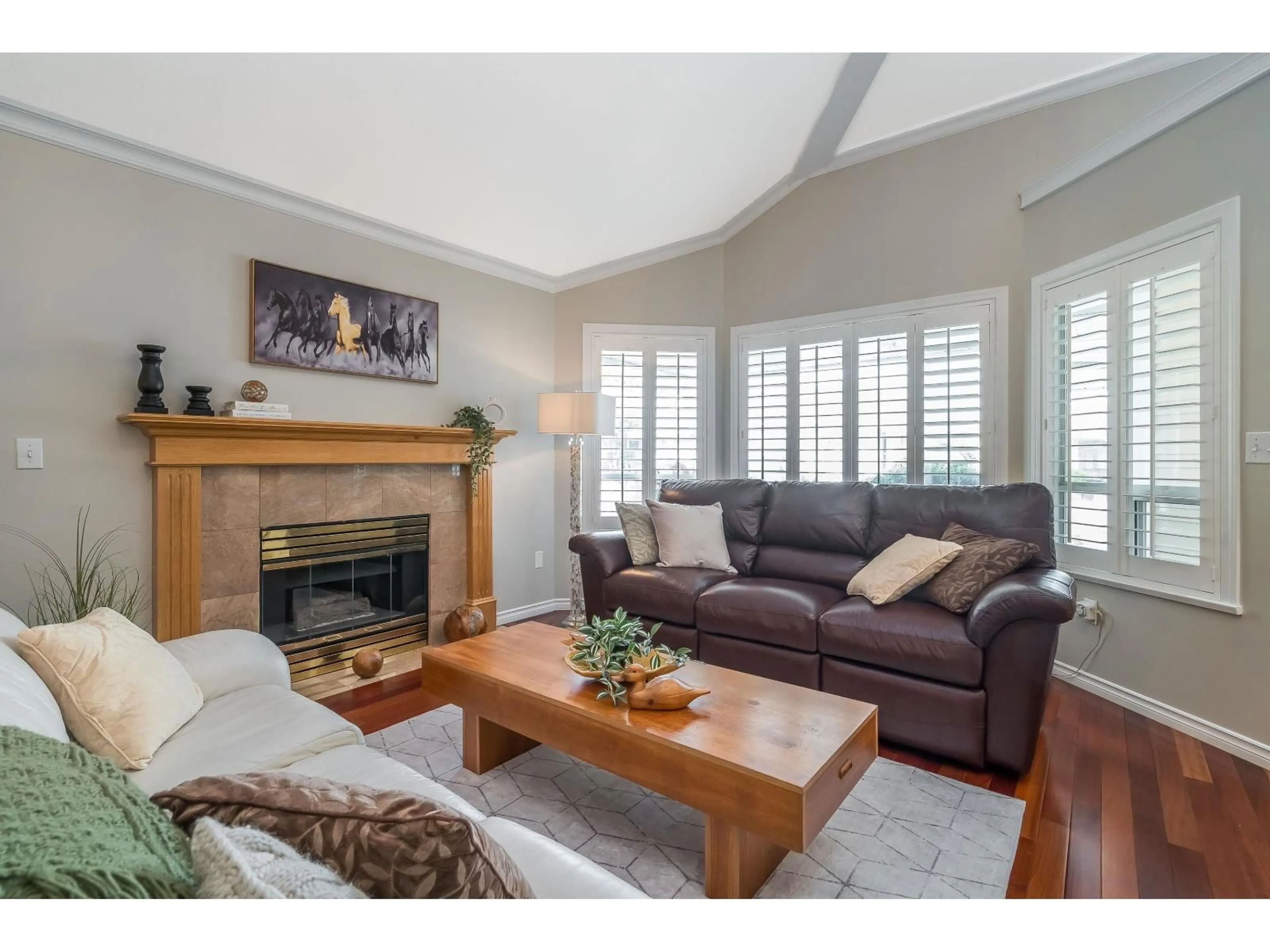 Living room with furniture, wood/laminate floor for 3 - 11965 84A AVENUE, Delta British Columbia V4C2T3