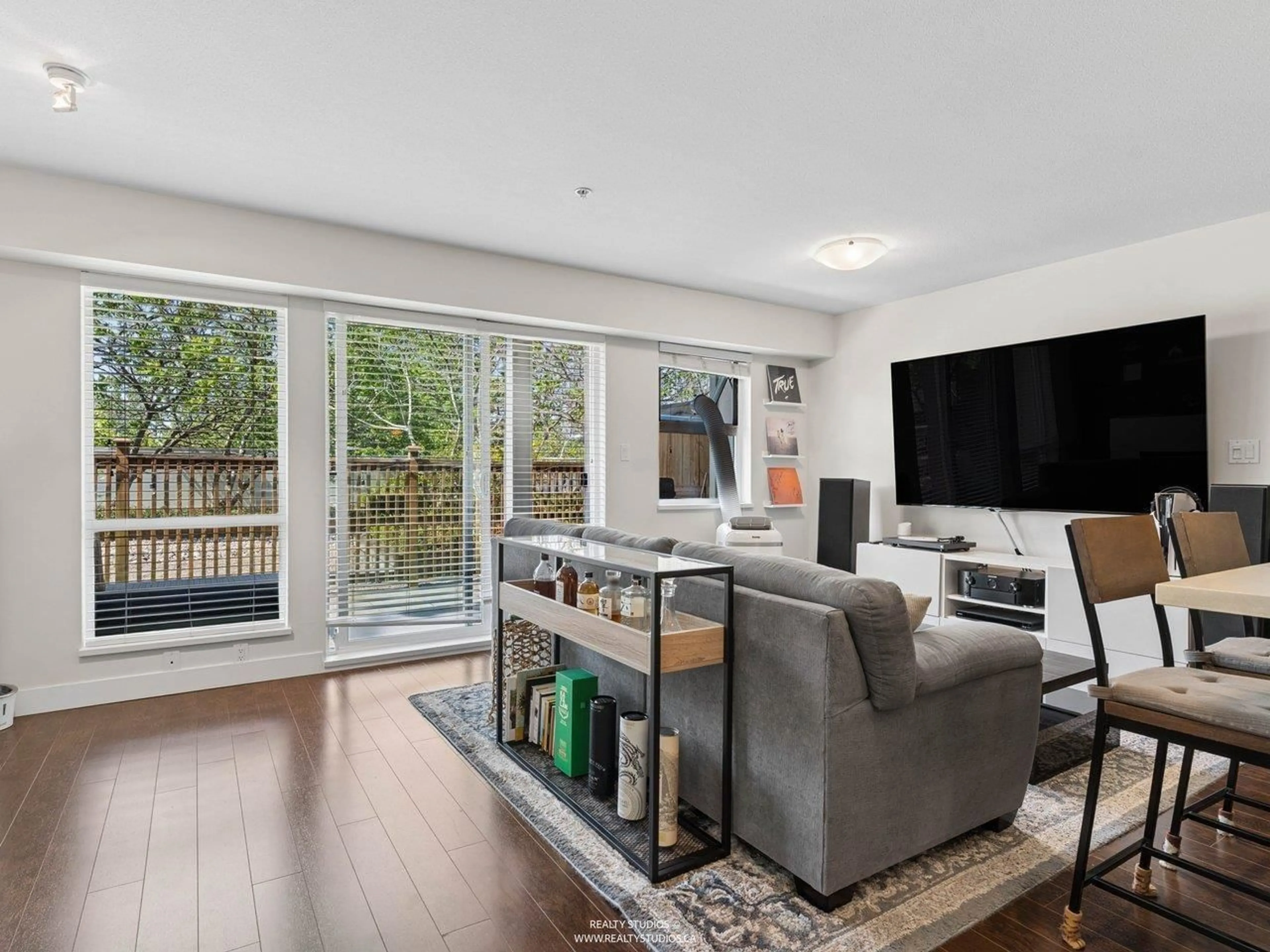 Living room with furniture, wood/laminate floor for 215 - 15735 CROYDON DRIVE, Surrey British Columbia V3Z2L5