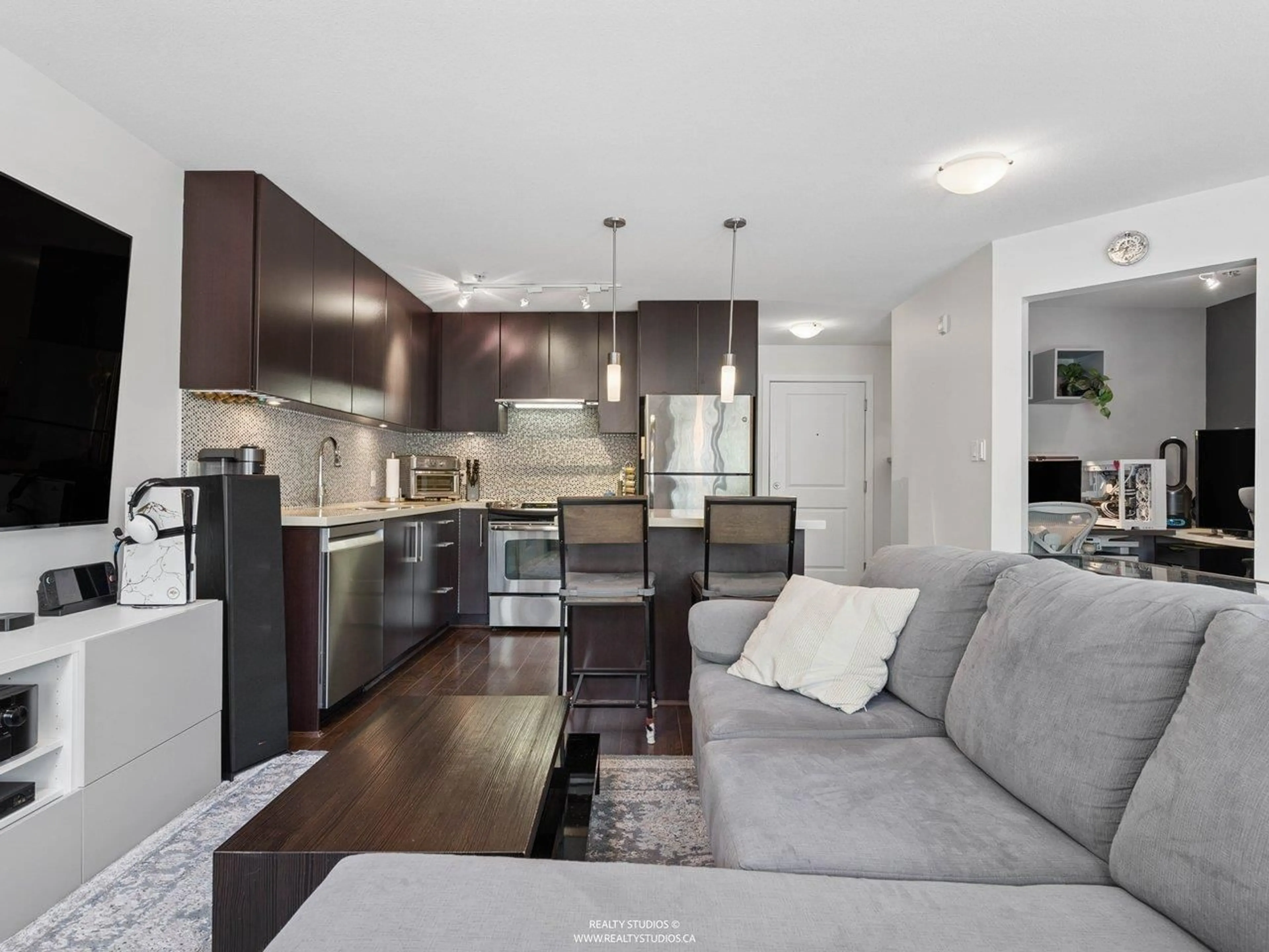 Open concept kitchen, unknown for 215 - 15735 CROYDON DRIVE, Surrey British Columbia V3Z2L5