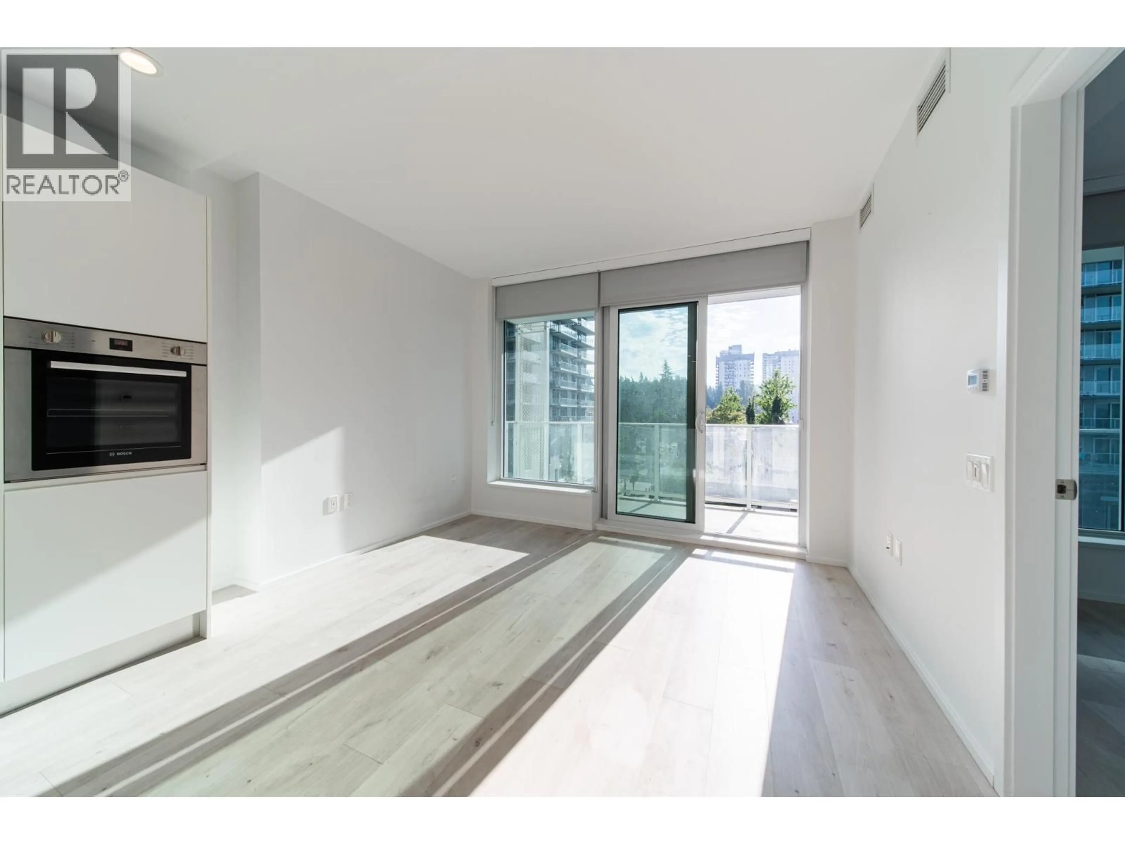 A pic of a room for 302 - 3833 EVERGREEN PLACE, Burnaby British Columbia V3J0M2
