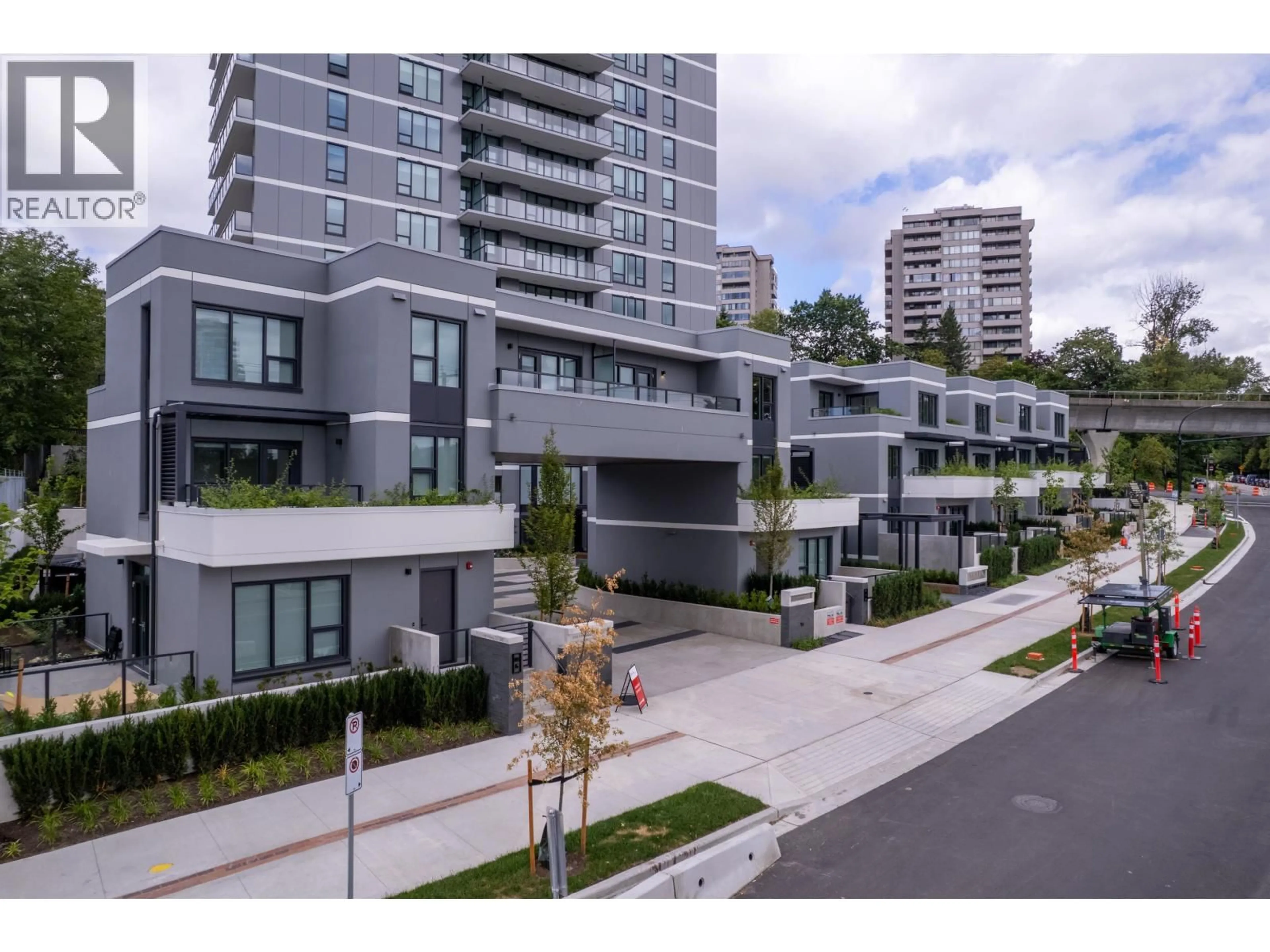 A pic from outside/outdoor area/front of a property/back of a property/a pic from drone, street for 706 - 2135 SPRINGER AVENUE, Burnaby British Columbia V5B0C1