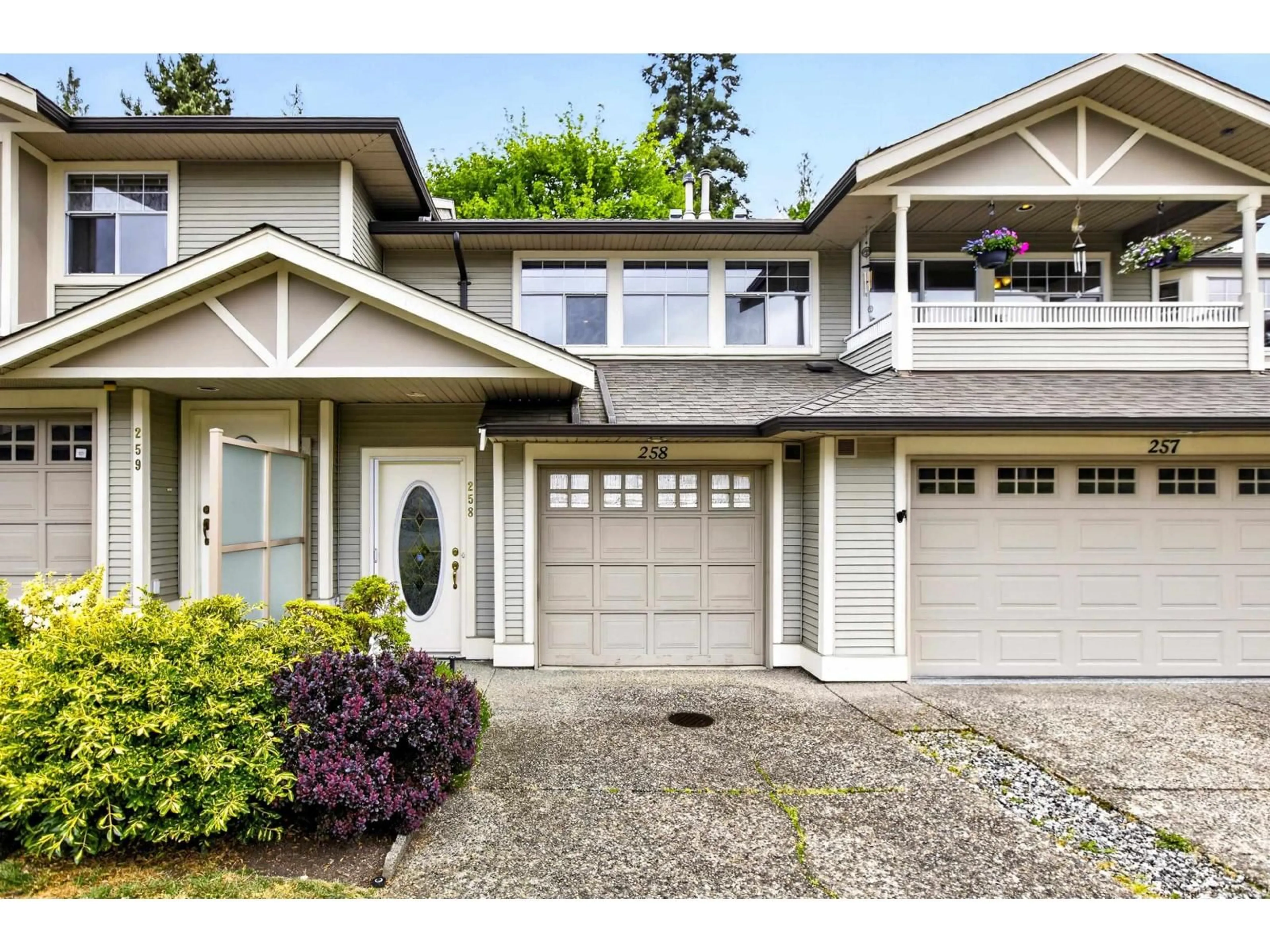 Home with vinyl exterior material, street for 258 - 20391 96 AVENUE, Langley British Columbia V1M2L2