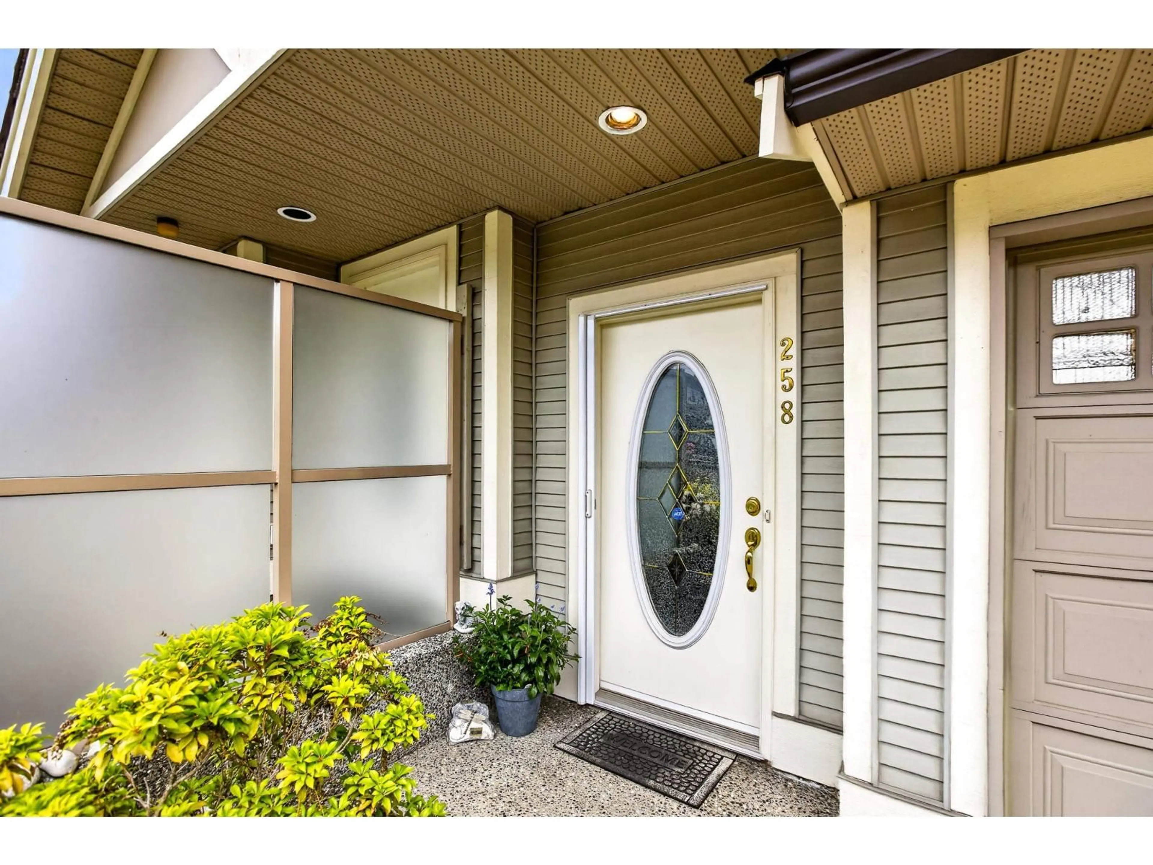 Indoor entryway for 258 - 20391 96 AVENUE, Langley British Columbia V1M2L2