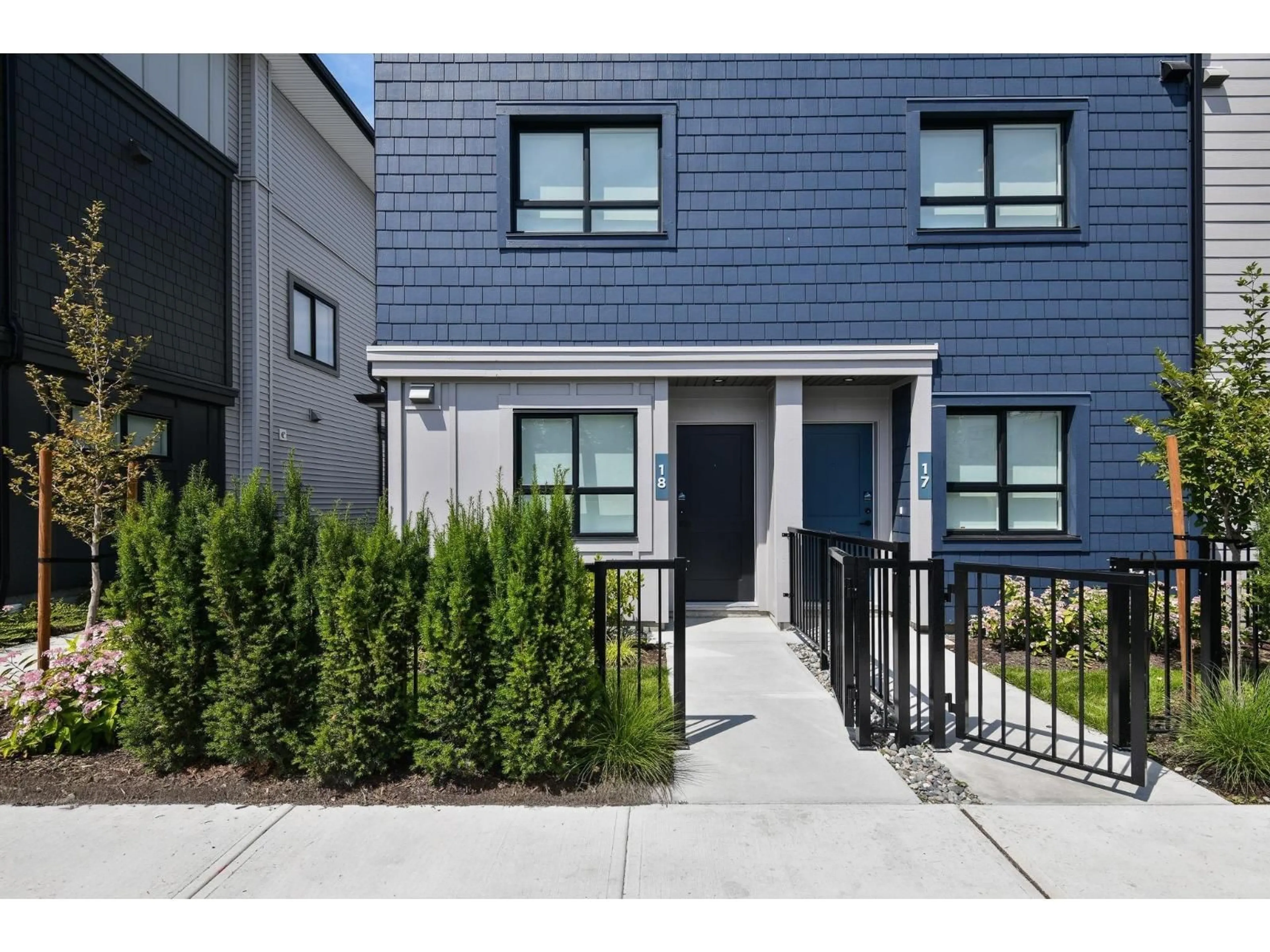 Home with brick exterior material, street for 23 - 33525 KINGSTON AVENUE, Abbotsford British Columbia V2S0R6
