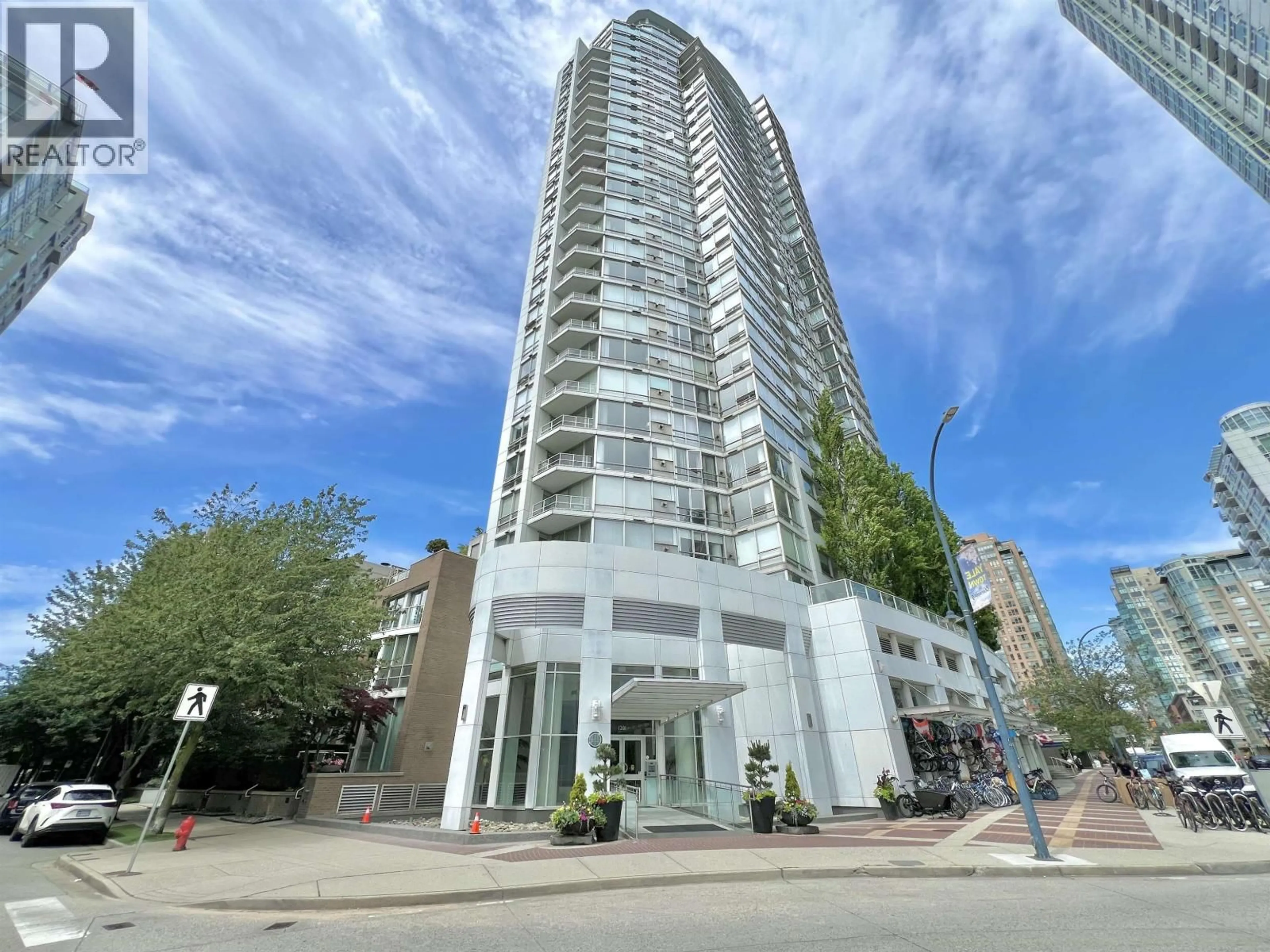 Indoor foyer for 1002 - 1201 MARINASIDE CRESCENT, Vancouver British Columbia V6Z2V2