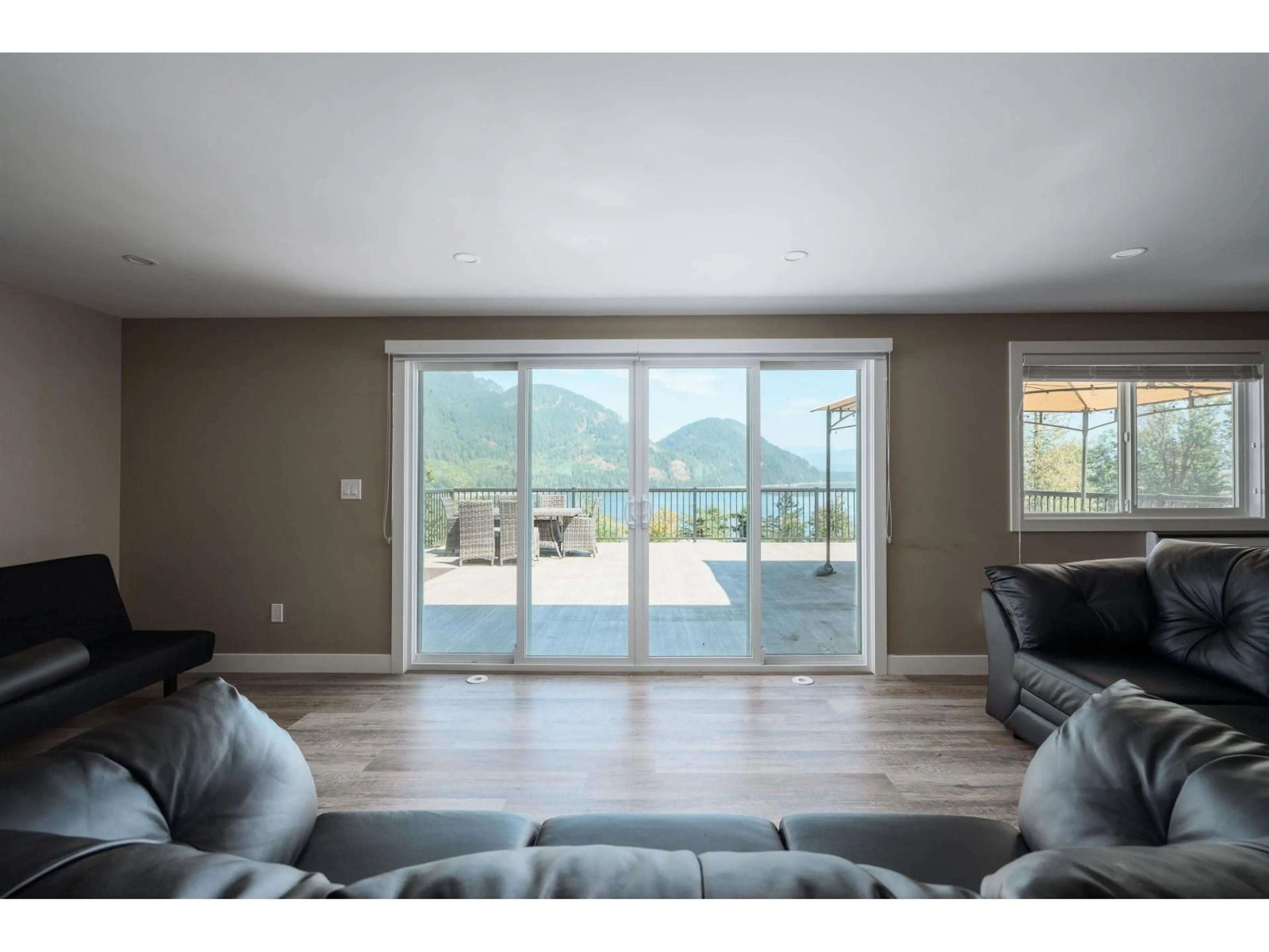 Living room with furniture, unknown for 44390 BAYVIEW ROAD, Mission British Columbia V0M1N0