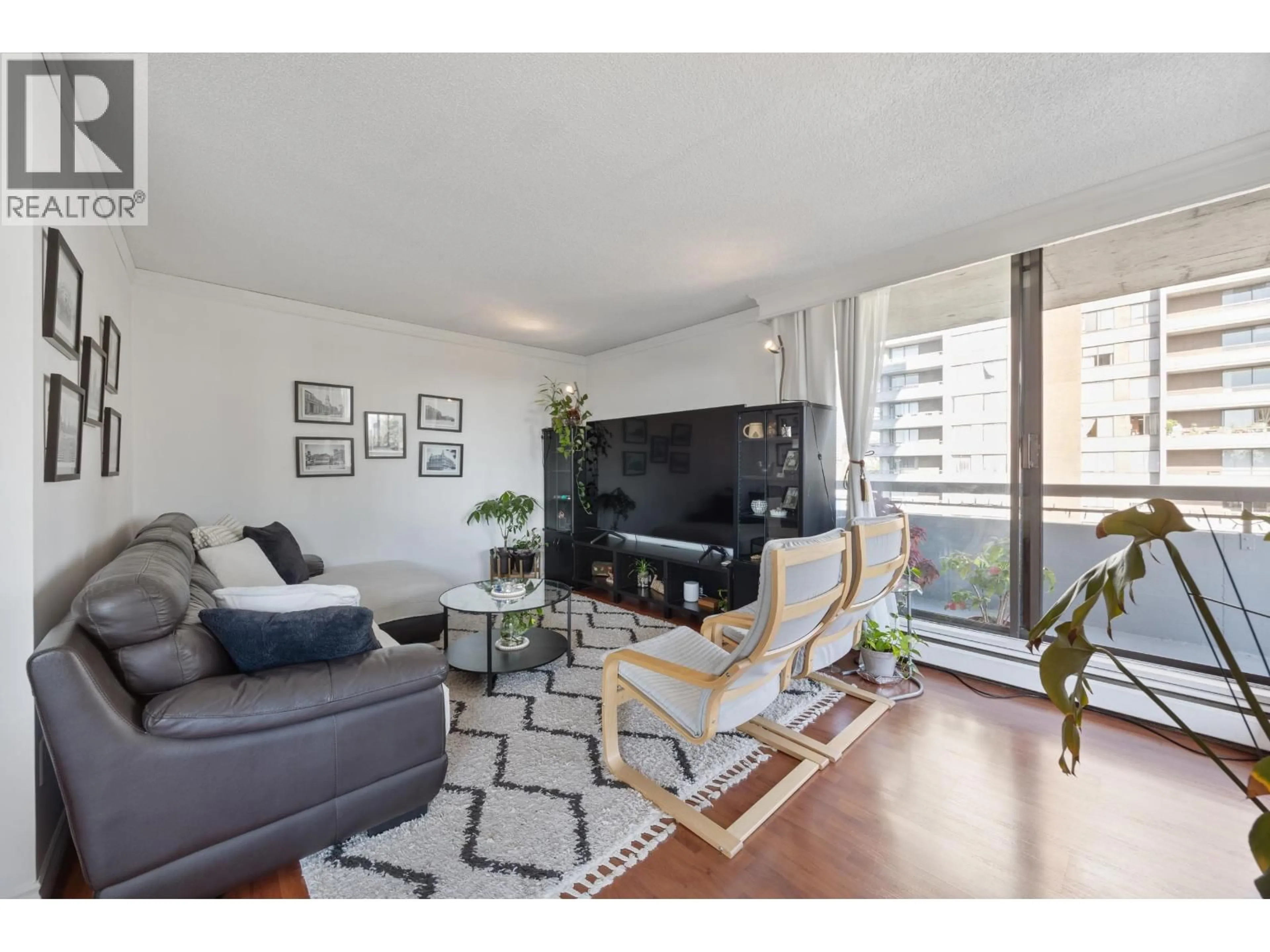 Living room with furniture, unknown for 1003 - 3737 BARTLETT COURT, Burnaby British Columbia V3J7E3