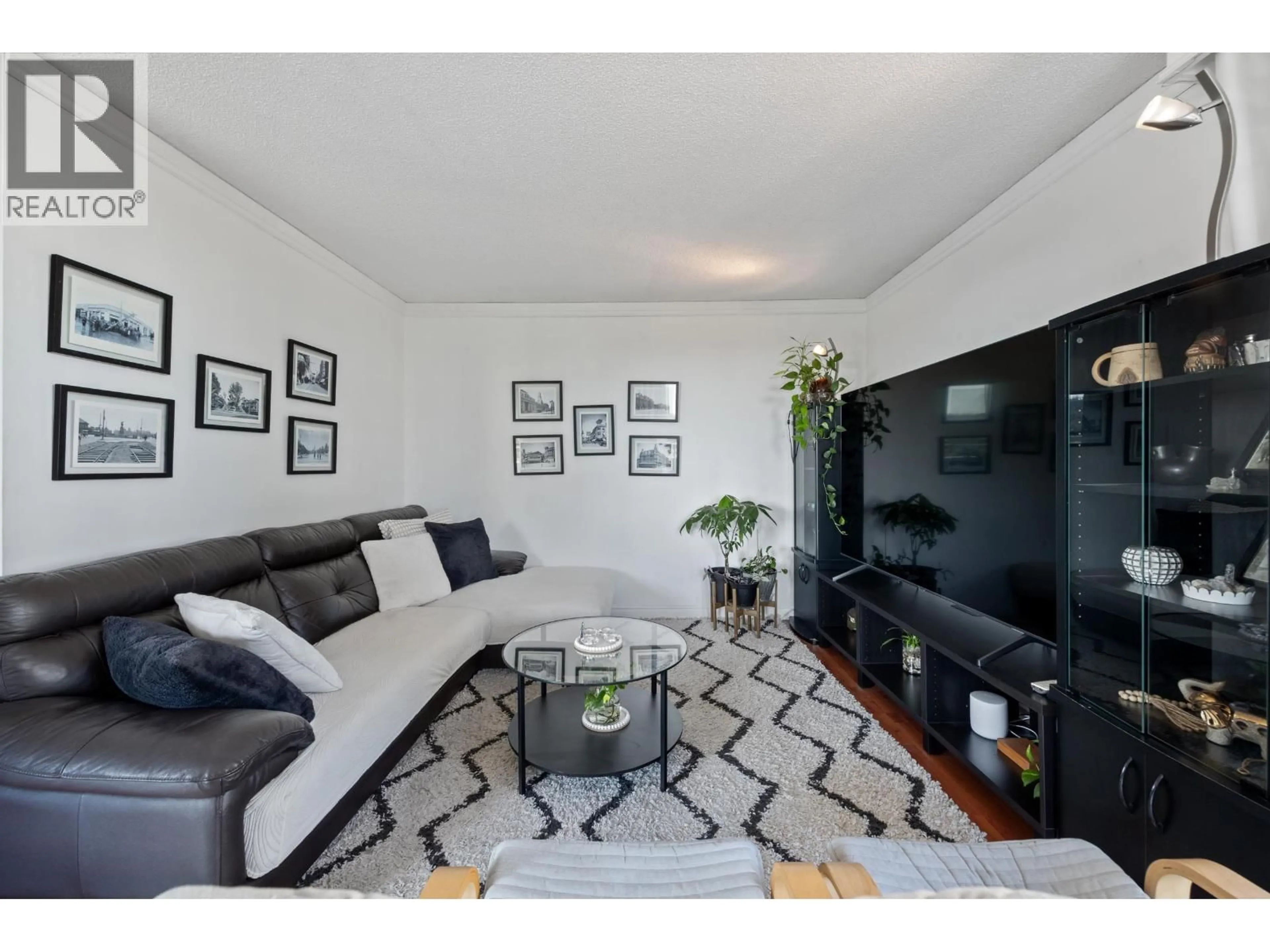 Living room with furniture, unknown for 1003 - 3737 BARTLETT COURT, Burnaby British Columbia V3J7E3