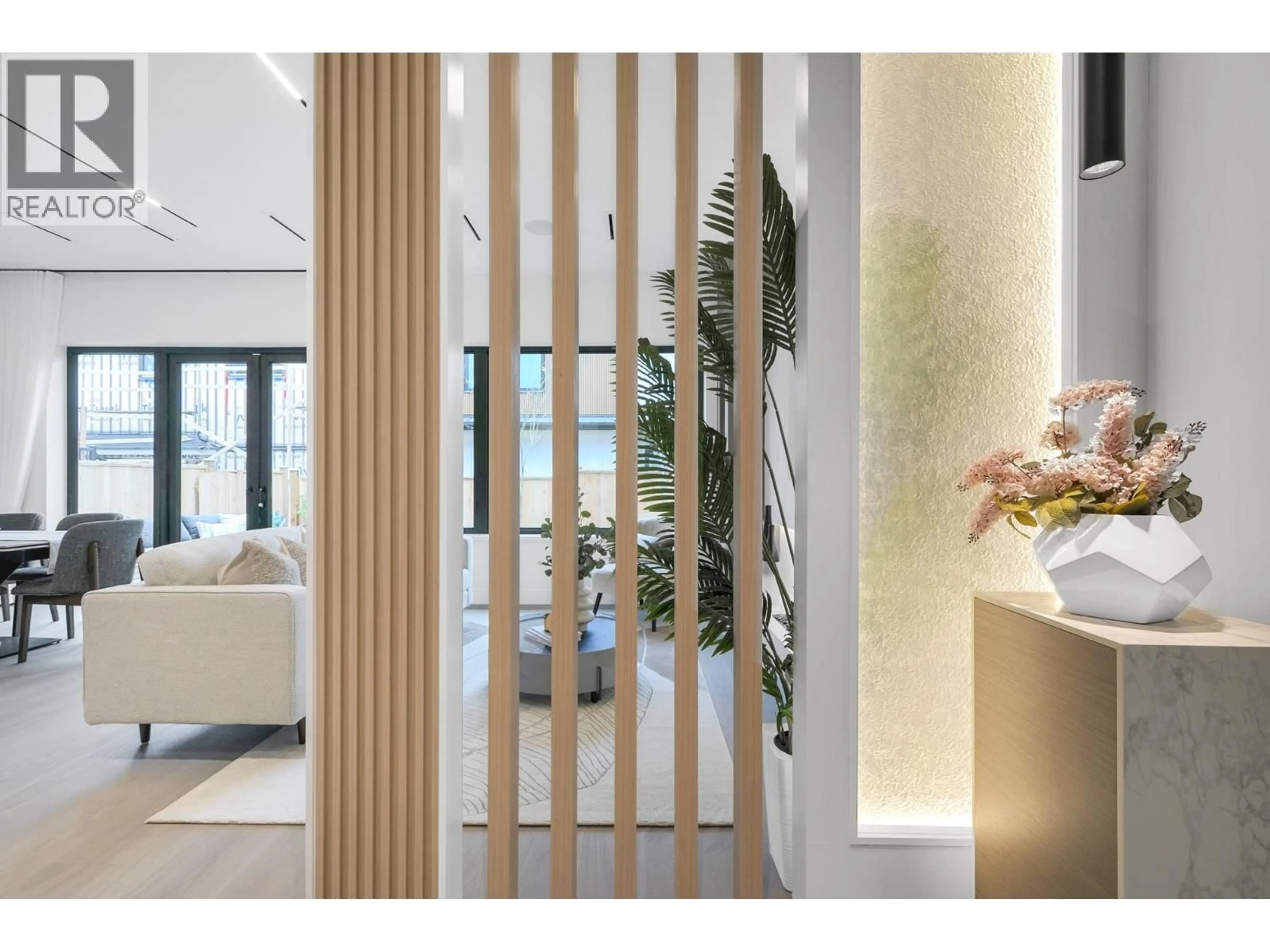 Indoor entryway for 2 - 4023 18TH AVENUE, Vancouver British Columbia V6S1B9