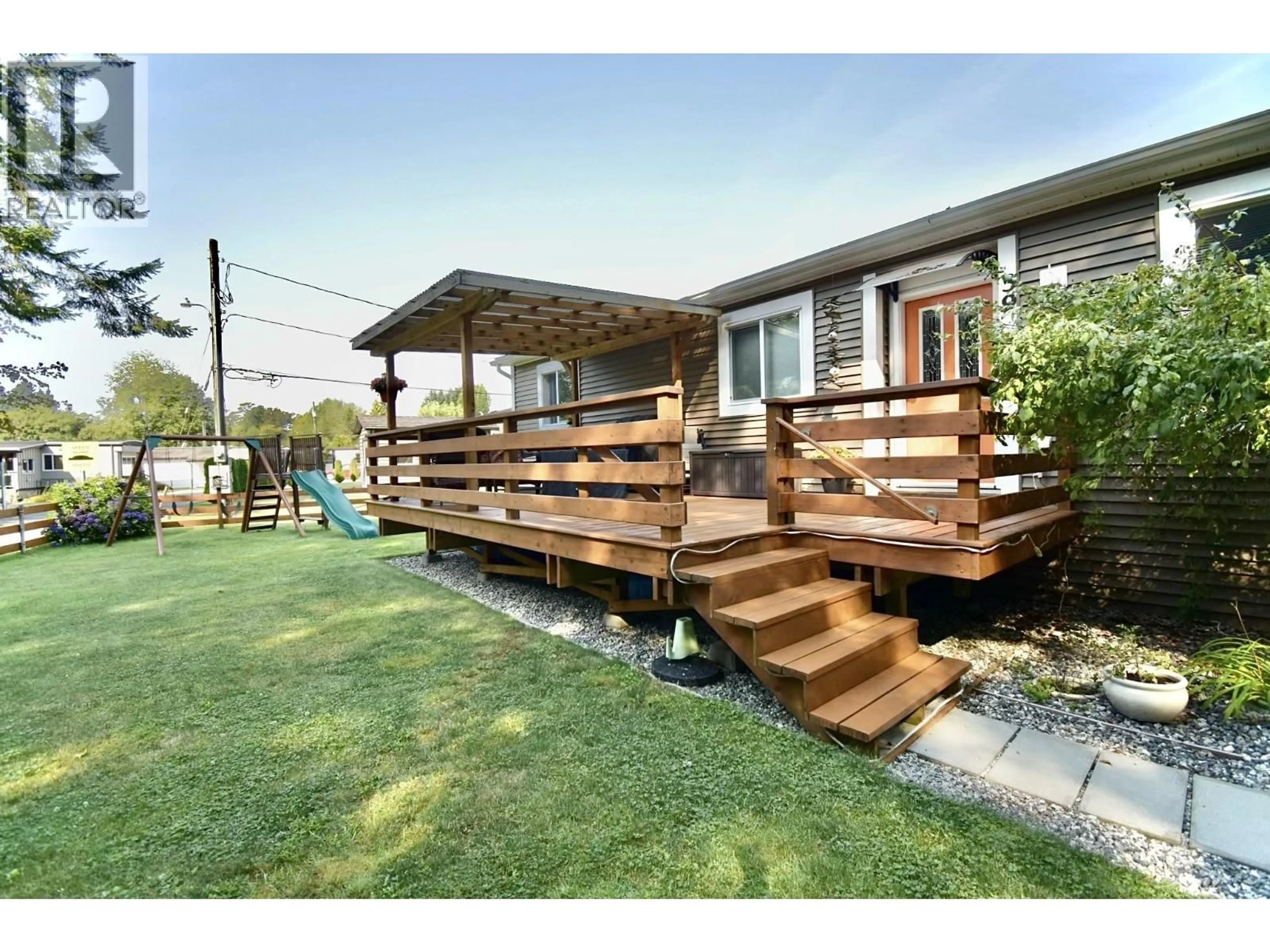 Patio, street for 39 - 1413 SUNSHINE COAST HIGHWAY, Gibsons British Columbia V0N1V5