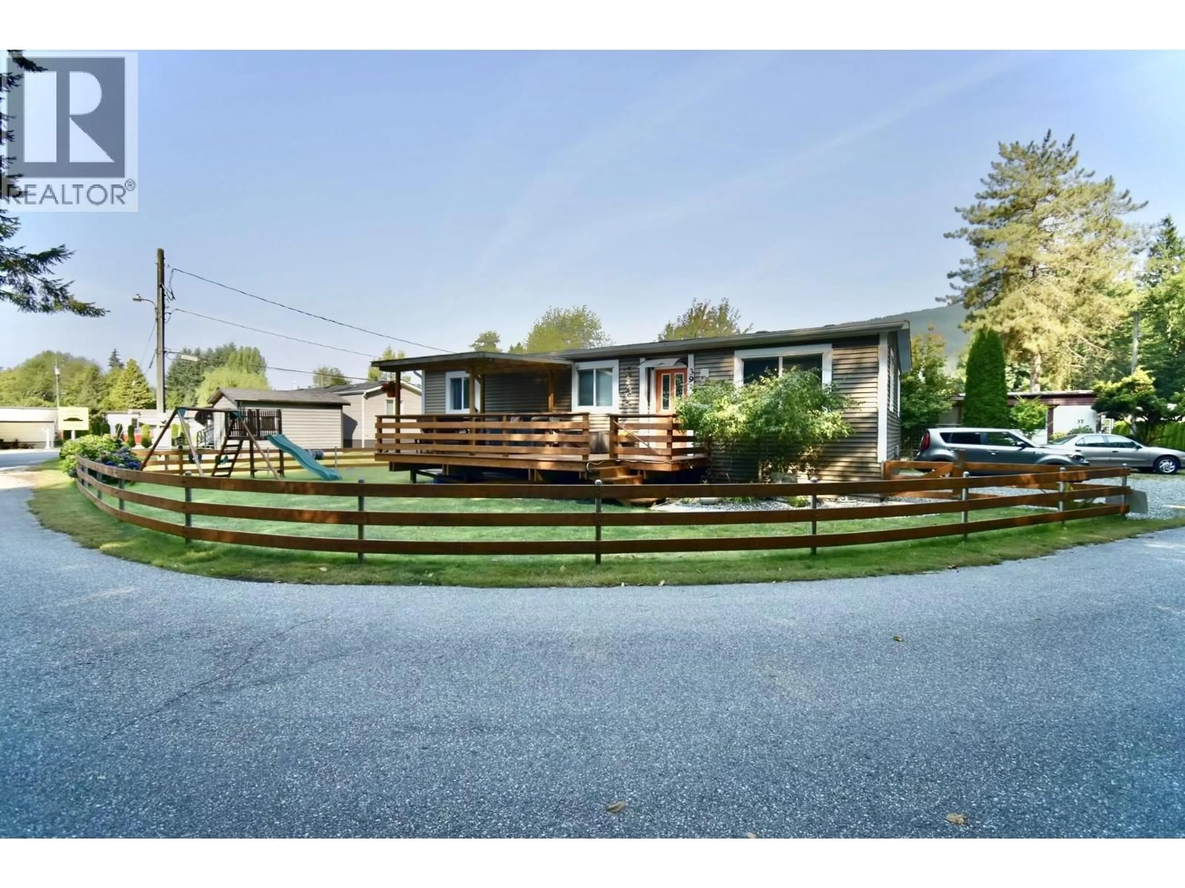 A pic from outside/outdoor area/front of a property/back of a property/a pic from drone, street for 39 - 1413 SUNSHINE COAST HIGHWAY, Gibsons British Columbia V0N1V5