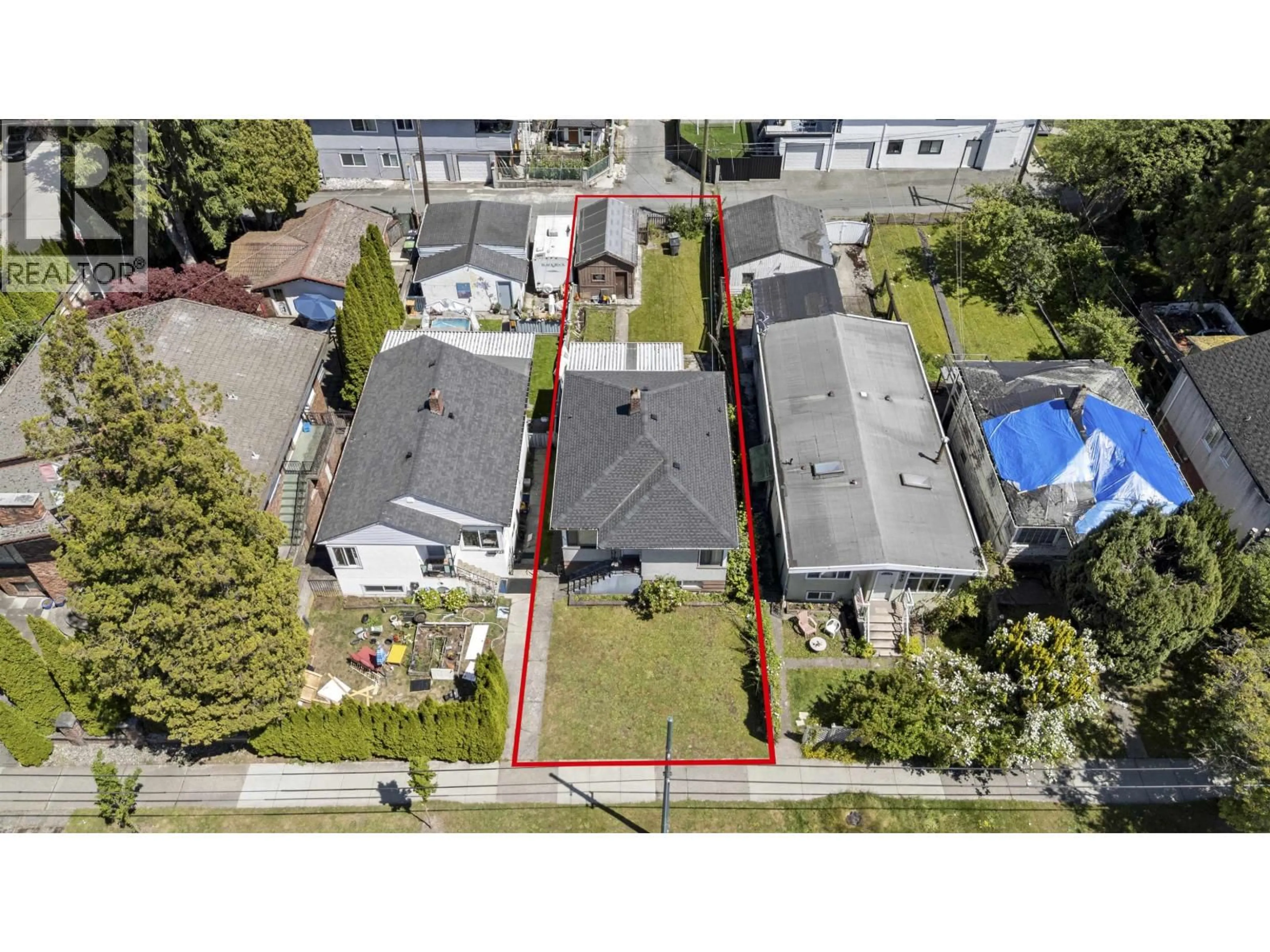 A pic from outside/outdoor area/front of a property/back of a property/a pic from drone, street for 942 NANAIMO STREET, Vancouver British Columbia V5L4S9