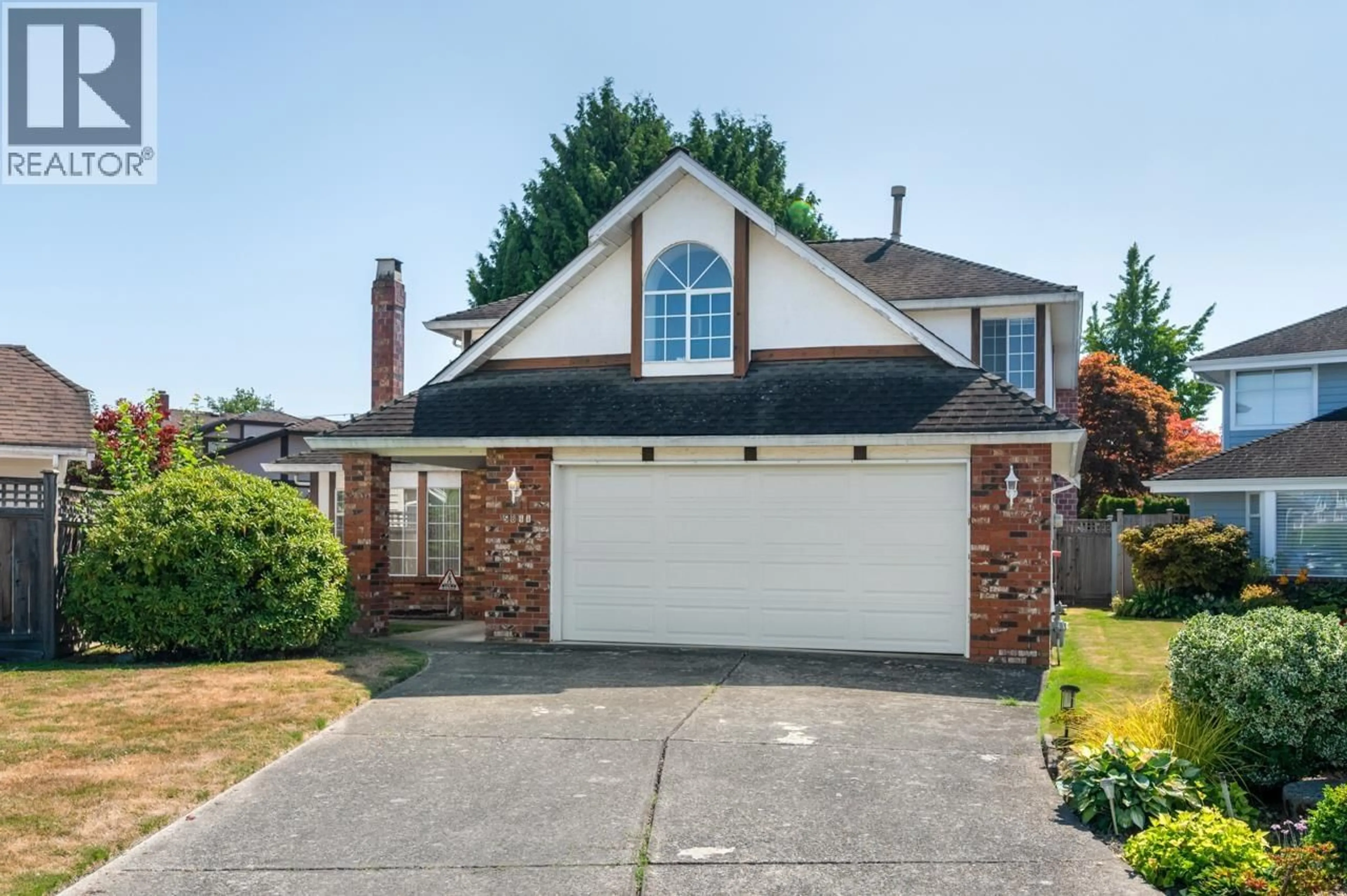 Home with vinyl exterior material, street for 5811 PEARL COURT, Richmond British Columbia V7C5E5