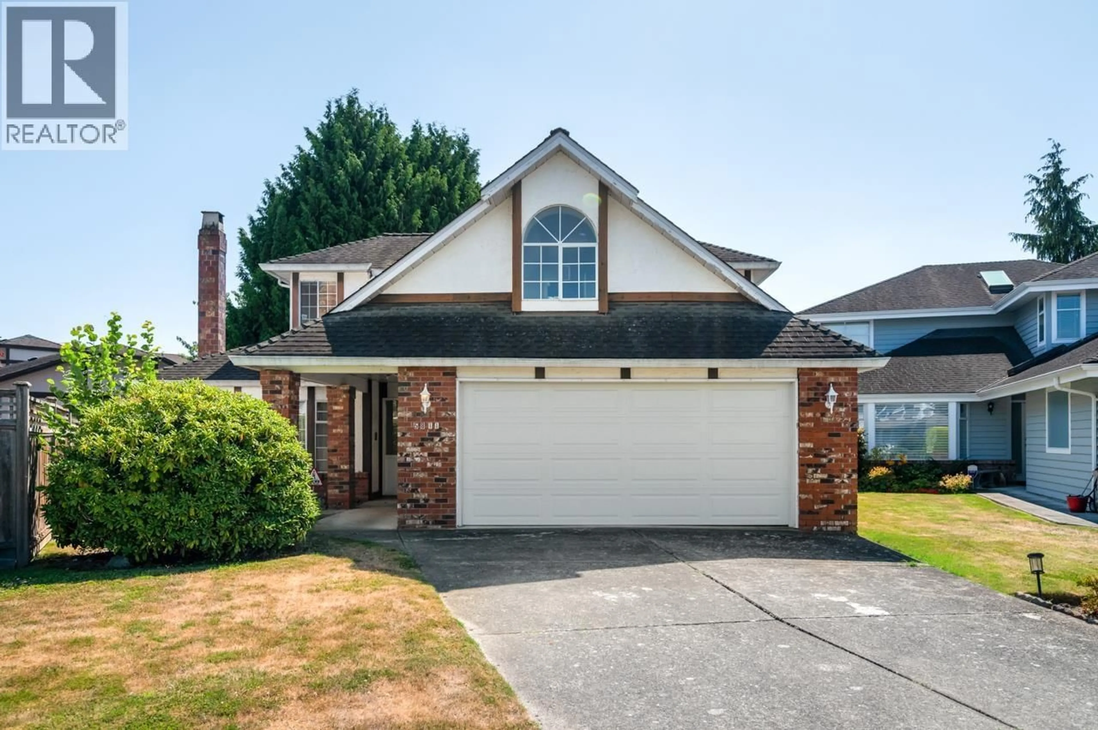 Home with vinyl exterior material, street for 5811 PEARL COURT, Richmond British Columbia V7C5E5