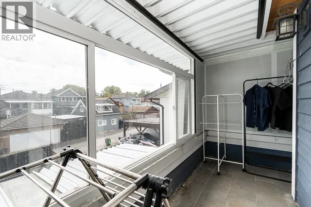 3032 16TH AVENUE, Vancouver 5