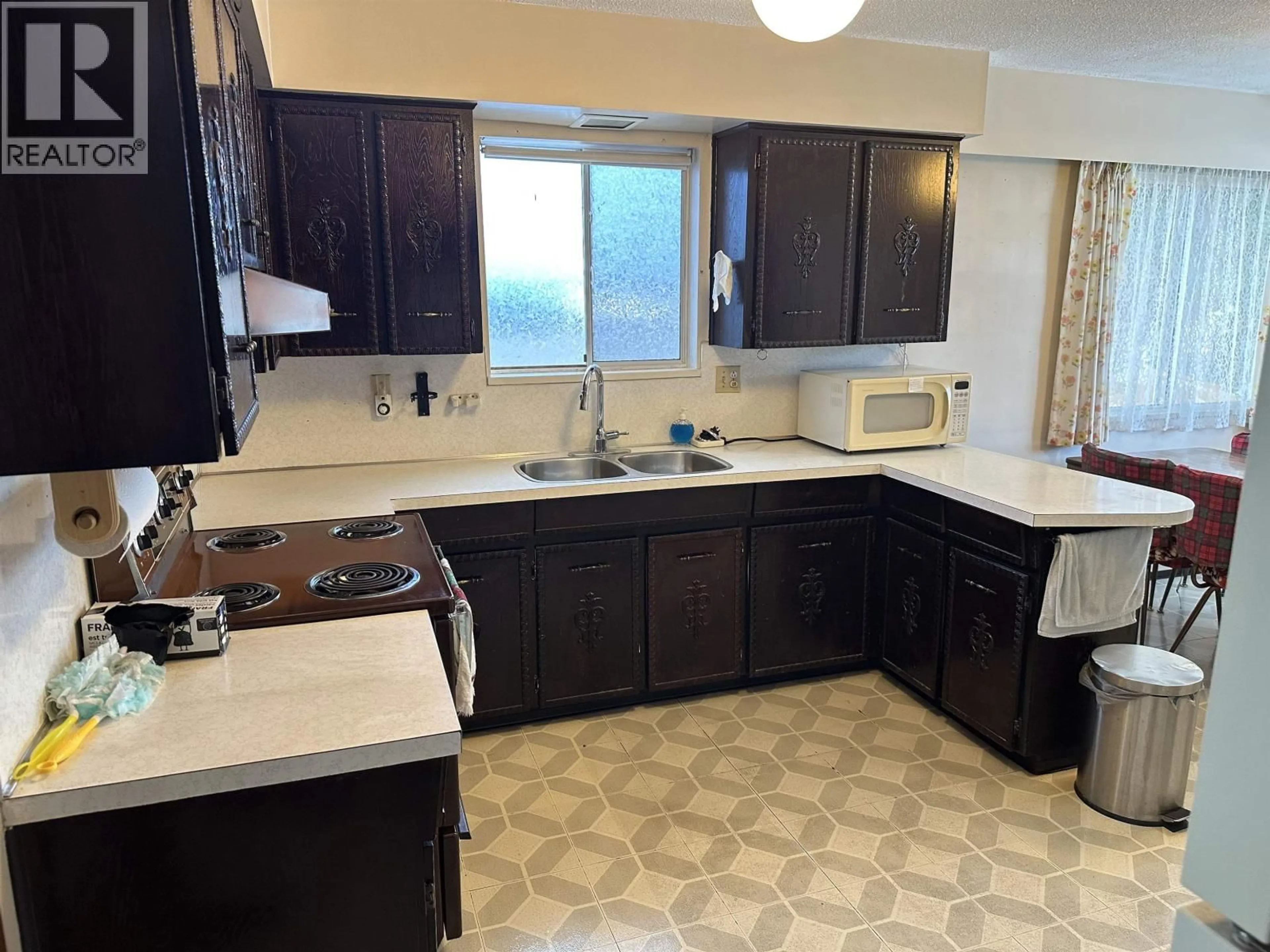 Standard kitchen, ceramic/tile floor for 3126 20TH AVENUE, Vancouver British Columbia V5M2V5