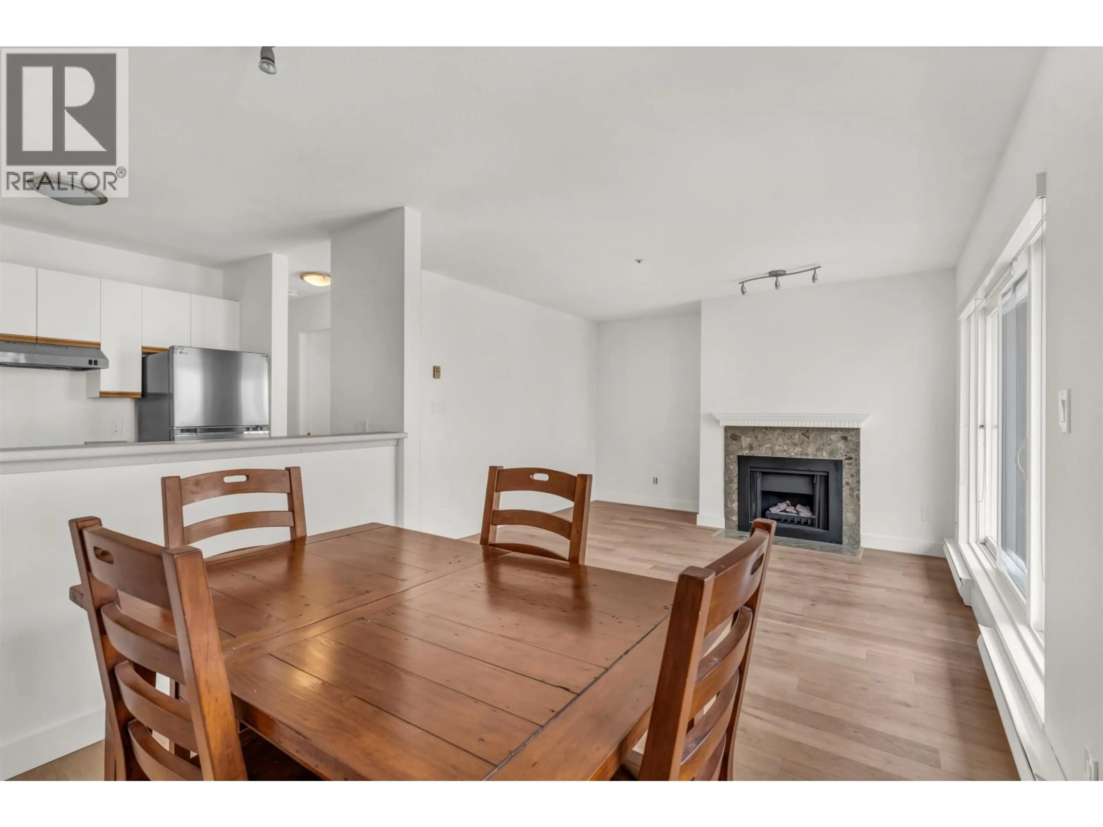 Dining room, unknown for 204 - 833 16TH AVENUE, Vancouver British Columbia V5Z1S9