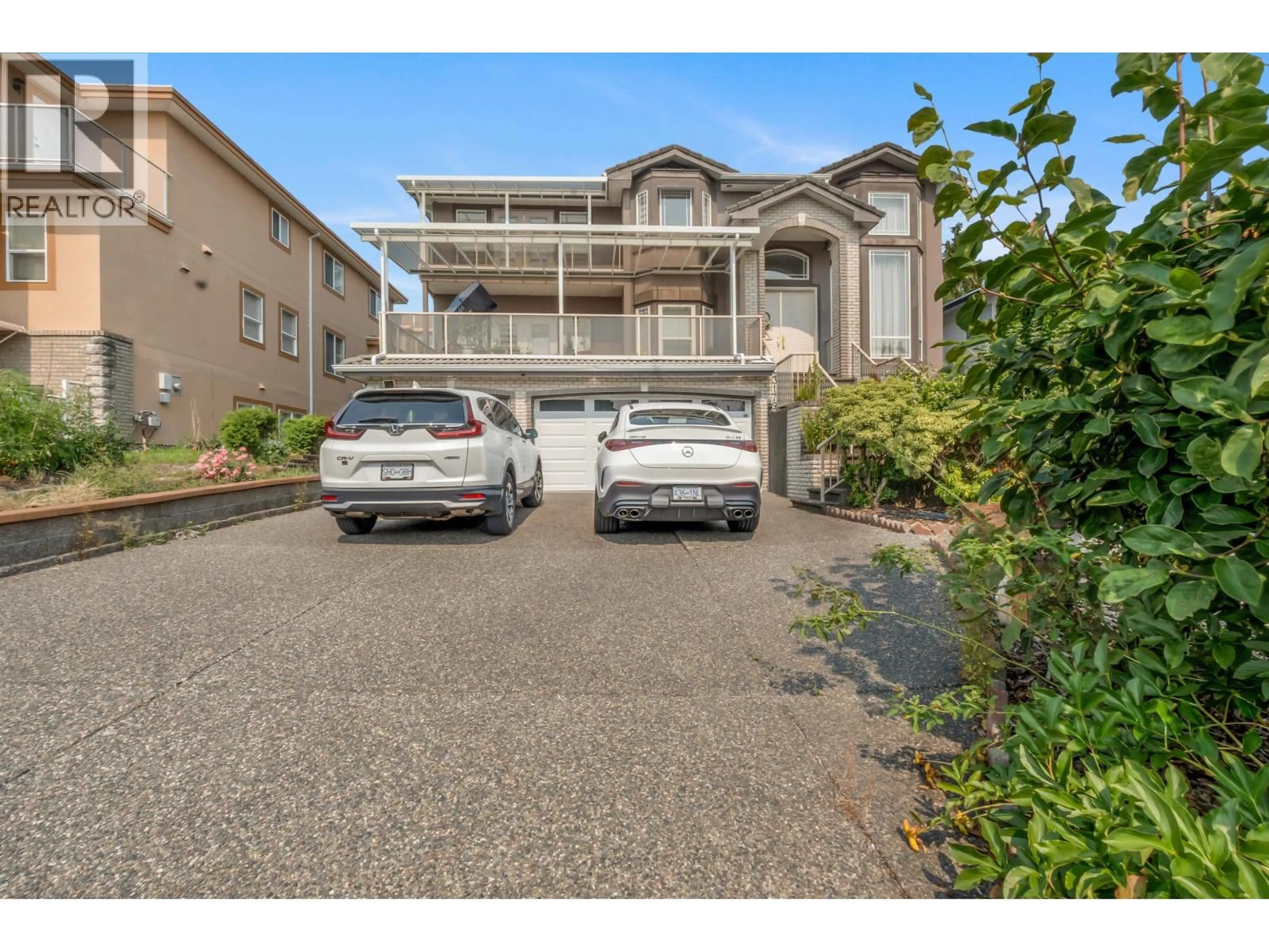 A pic from outside/outdoor area/front of a property/back of a property/a pic from drone, street for 3179 ARRROWSMITH PLACE, Coquitlam British Columbia V3E3B5