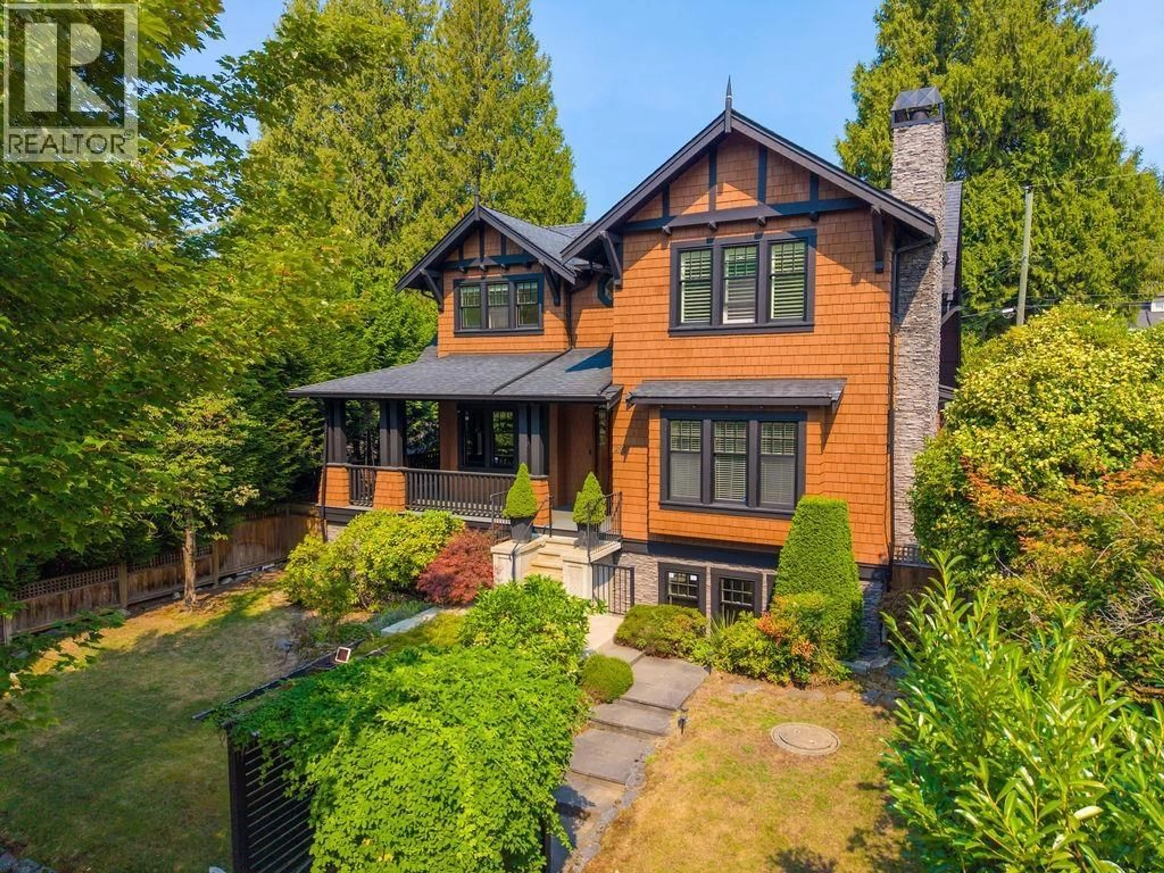 A pic from outside/outdoor area/front of a property/back of a property/a pic from drone, street for 2937 45TH AVENUE, Vancouver British Columbia V6N3L6