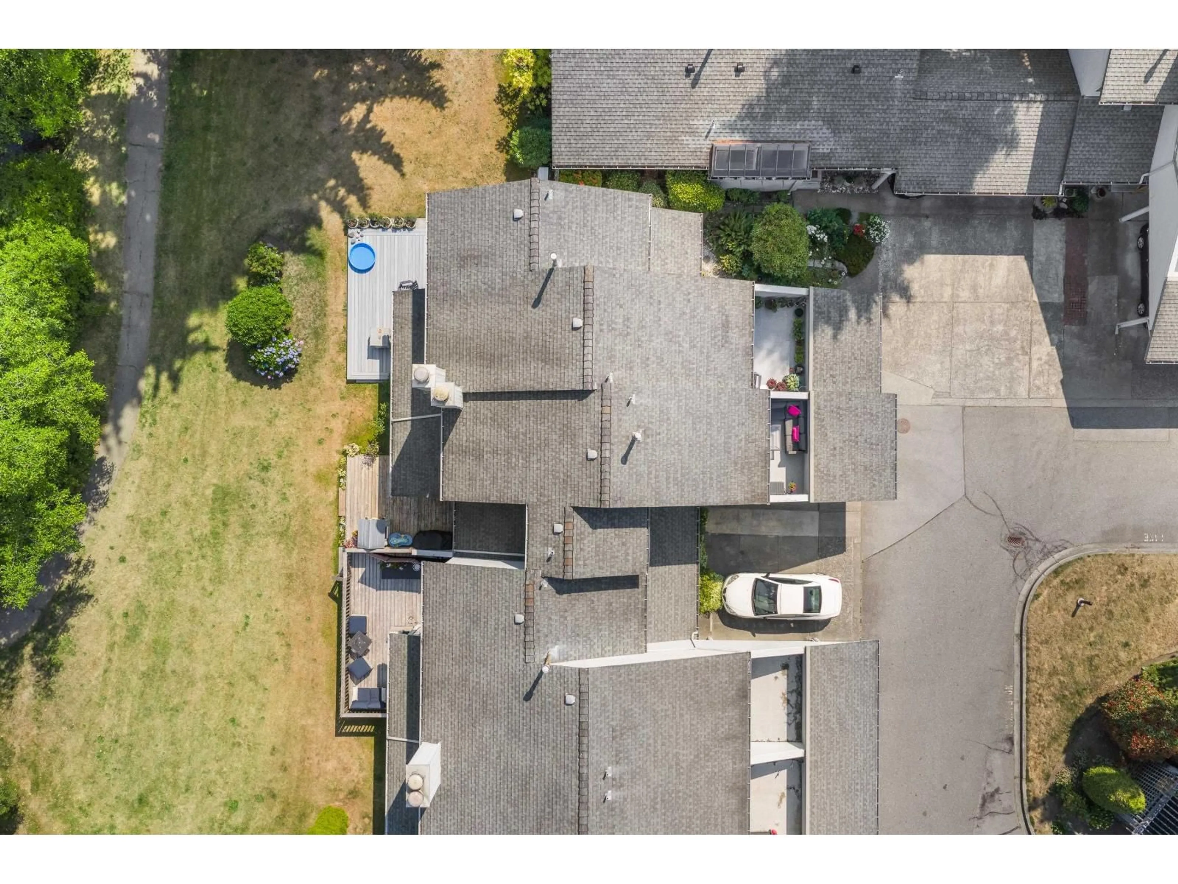 A pic from outside/outdoor area/front of a property/back of a property/a pic from drone, street for 15879 ALDER PLACE, Surrey British Columbia V4A5J1