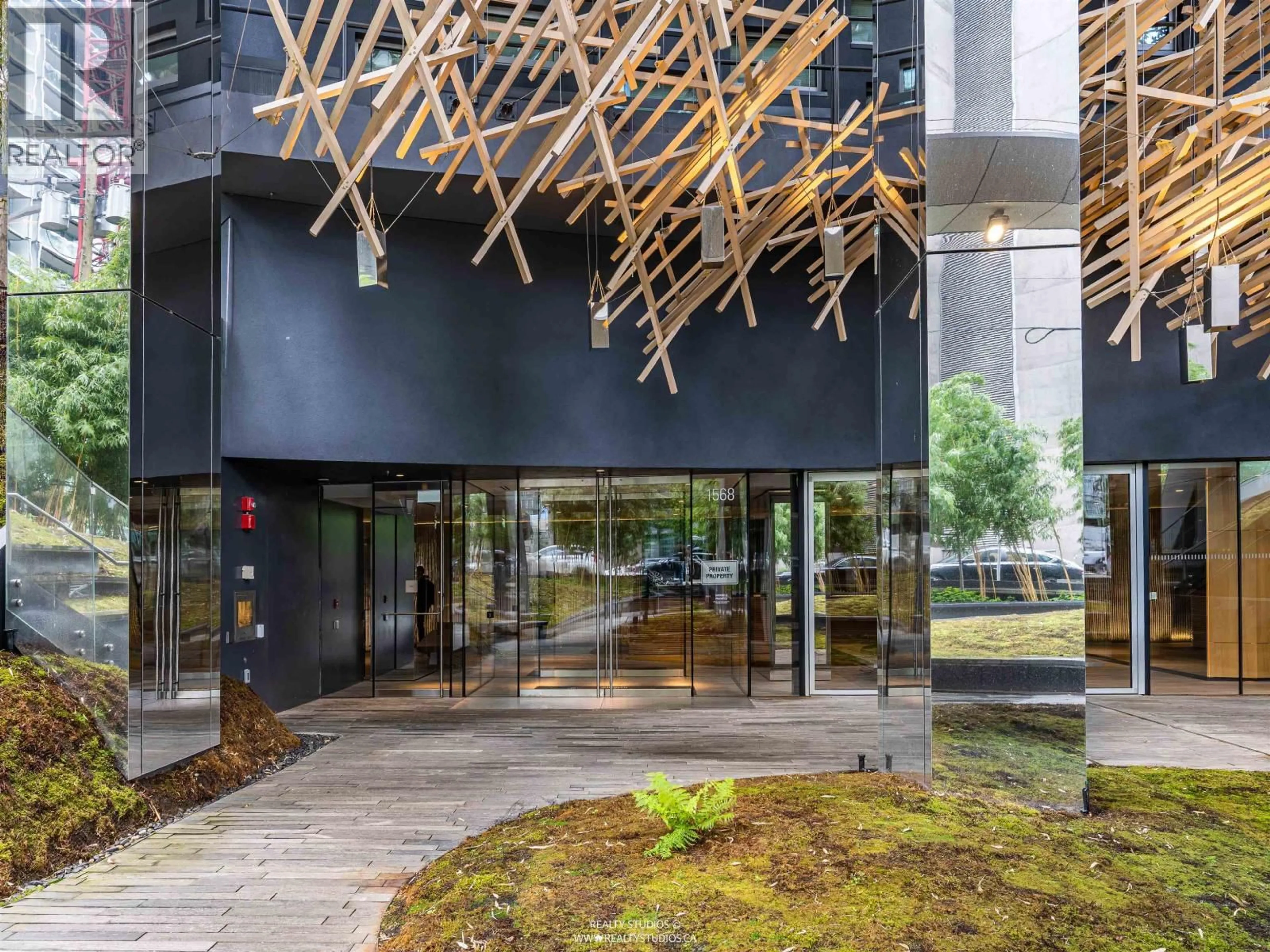 Indoor foyer for 303 - 1568 ALBERNI STREET, Vancouver British Columbia V6G0E3