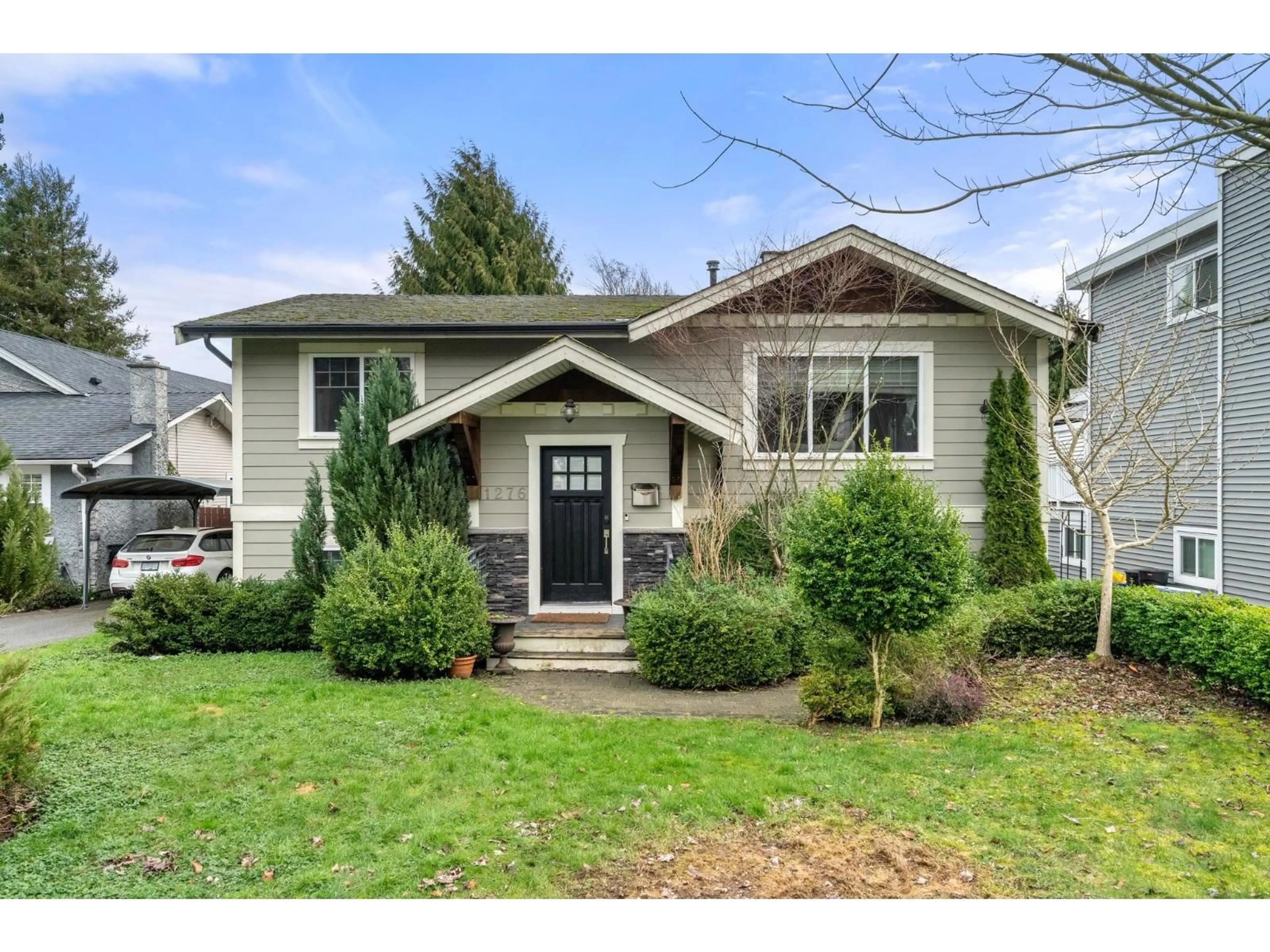Home with vinyl exterior material, street for 1276 KENT STREET, White Rock British Columbia V4B4T5