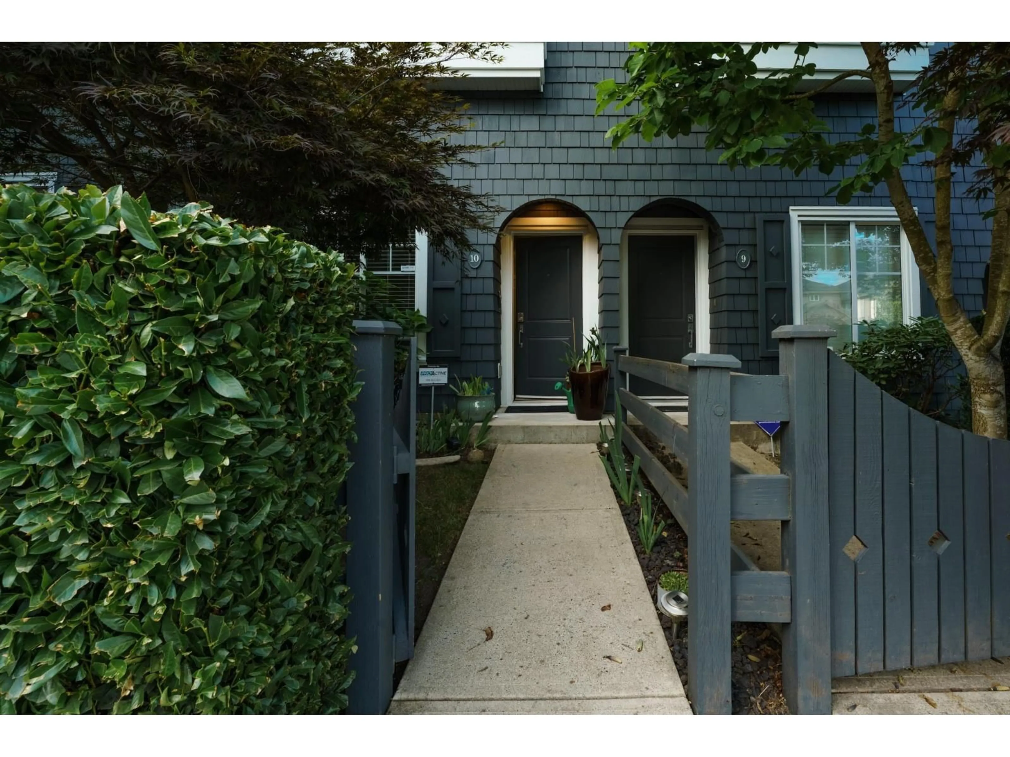 Indoor entryway for 10 - 14955 60 AVENUE, Surrey British Columbia V3S1R4