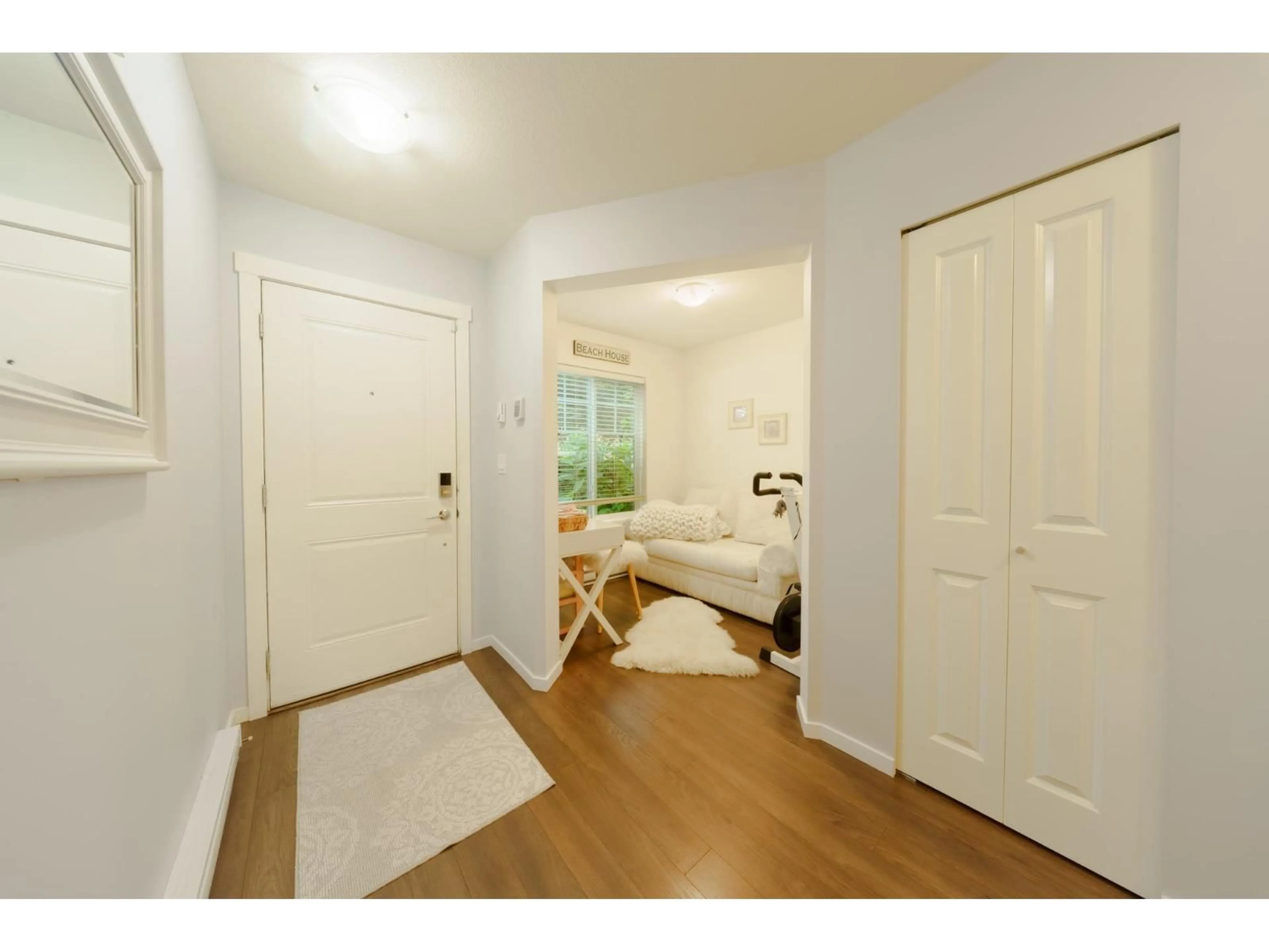 Indoor entryway for 10 - 14955 60 AVENUE, Surrey British Columbia V3S1R4