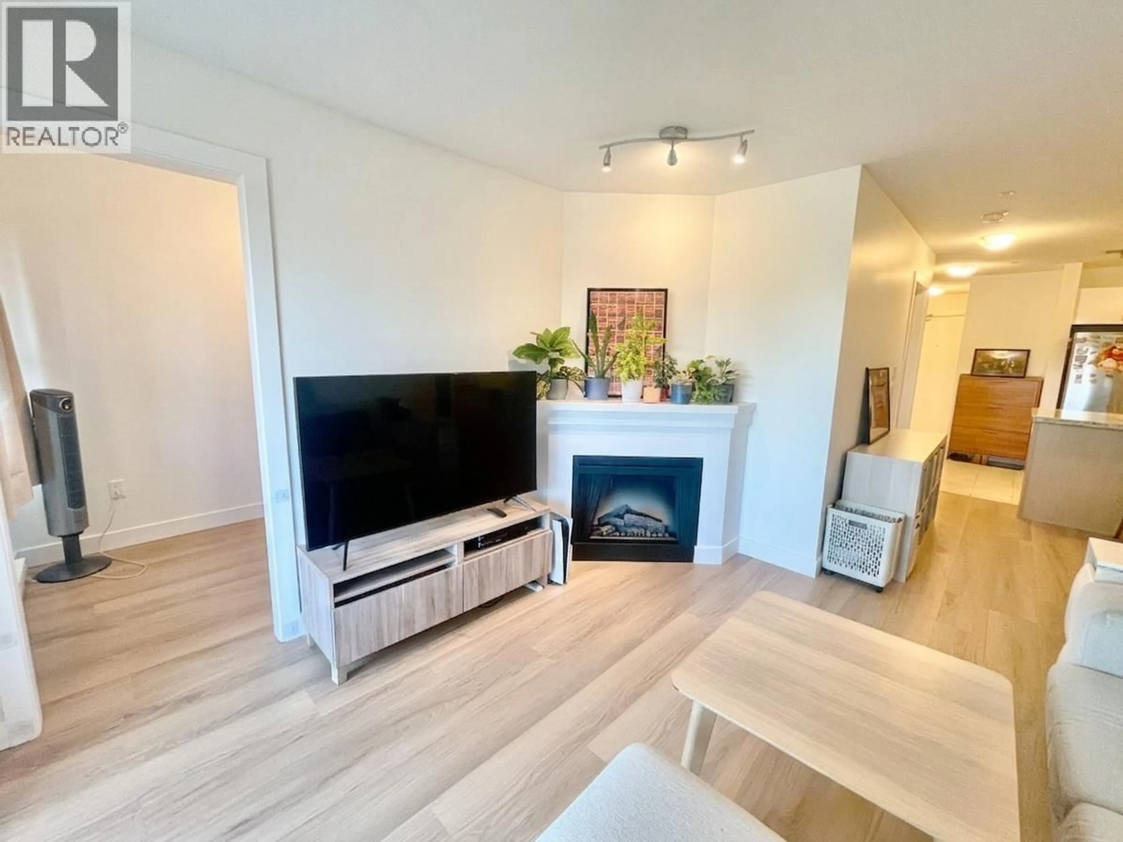 Living room with furniture, wood/laminate floor for 301 - 8600 PARK ROAD, Richmond British Columbia V6Y0C3