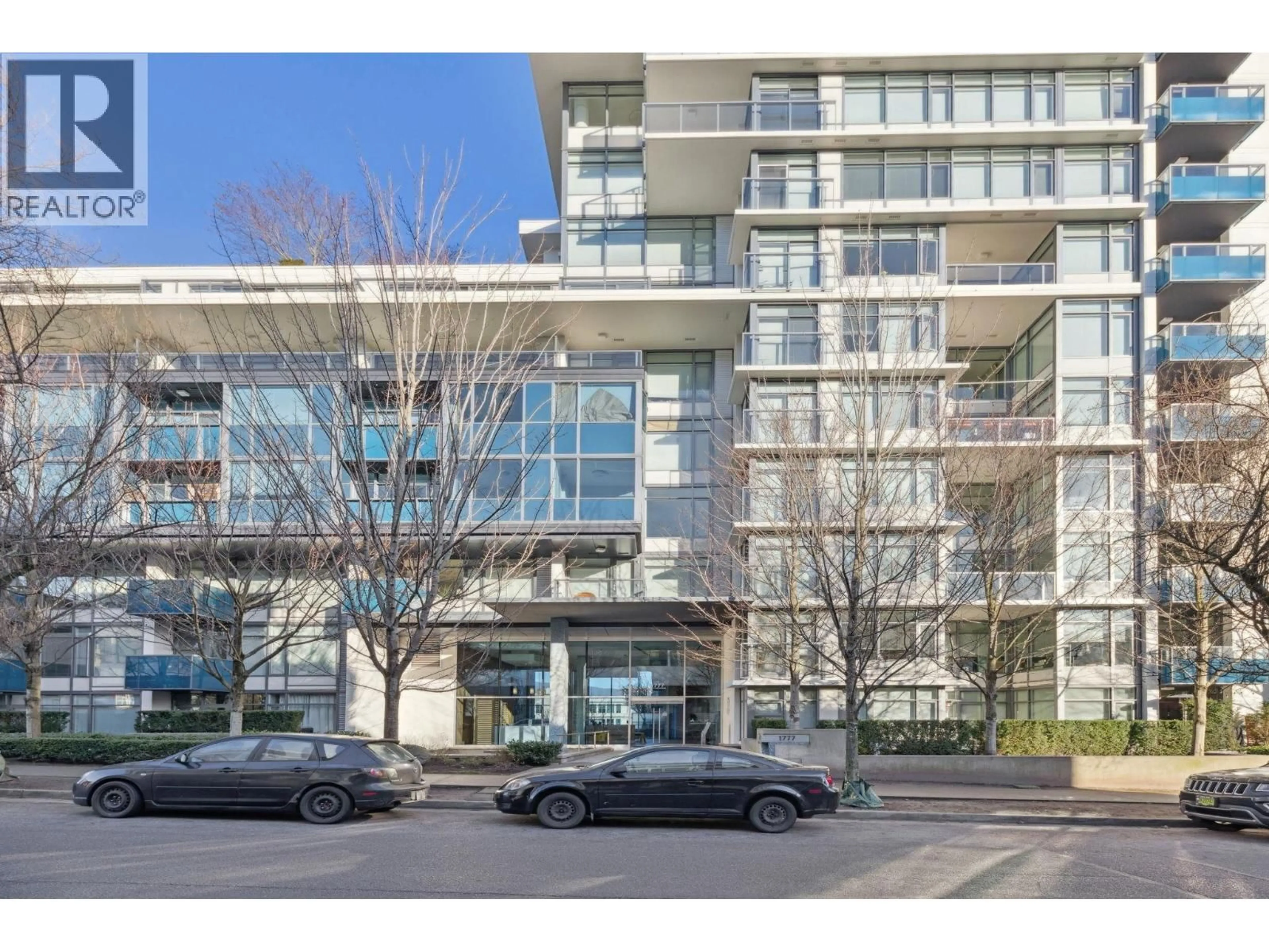 Indoor foyer for 602 - 1777 W 7TH AVENUE, Vancouver British Columbia V6J0E5