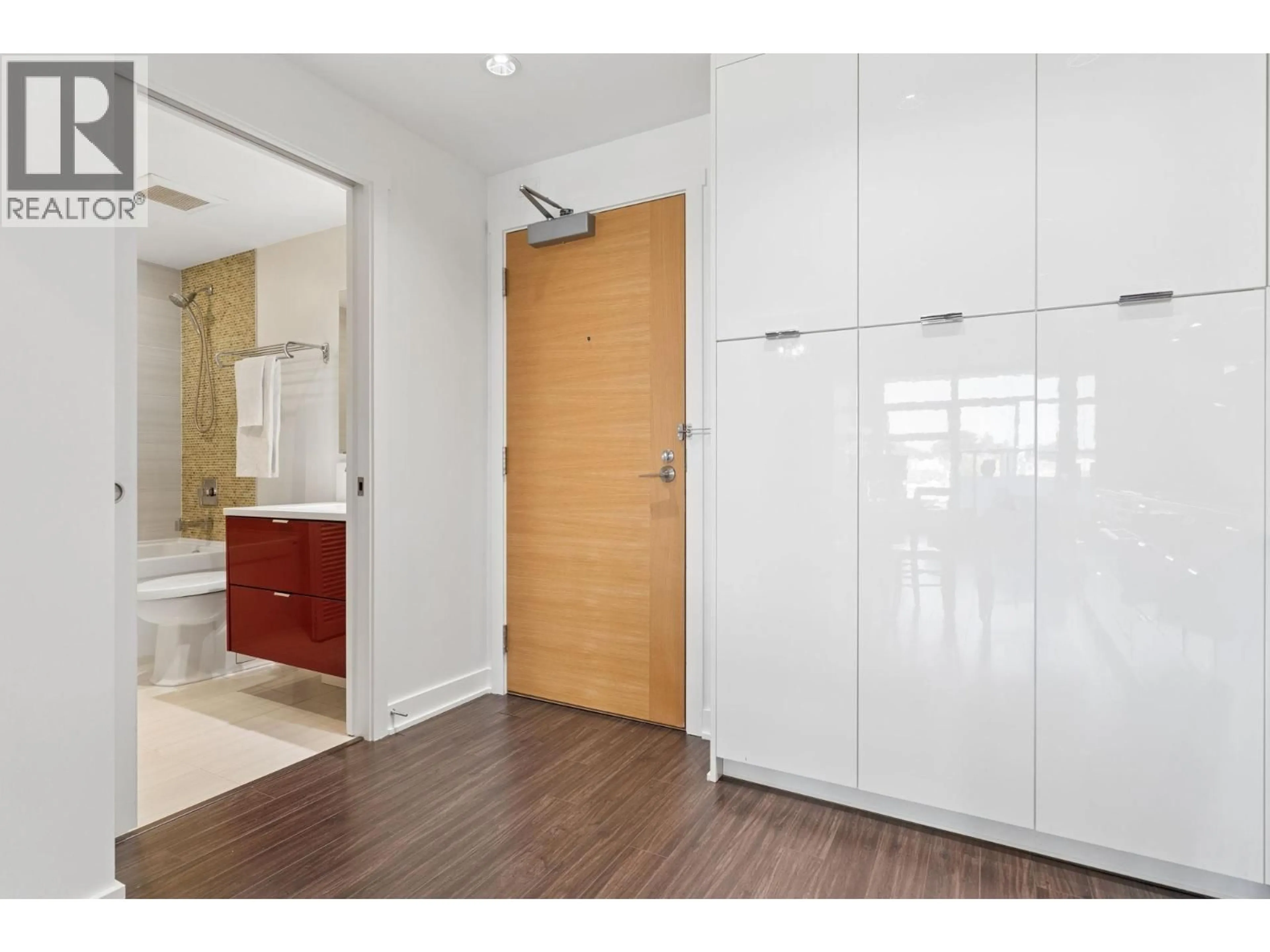 Indoor entryway for 602 - 1777 W 7TH AVENUE, Vancouver British Columbia V6J0E5